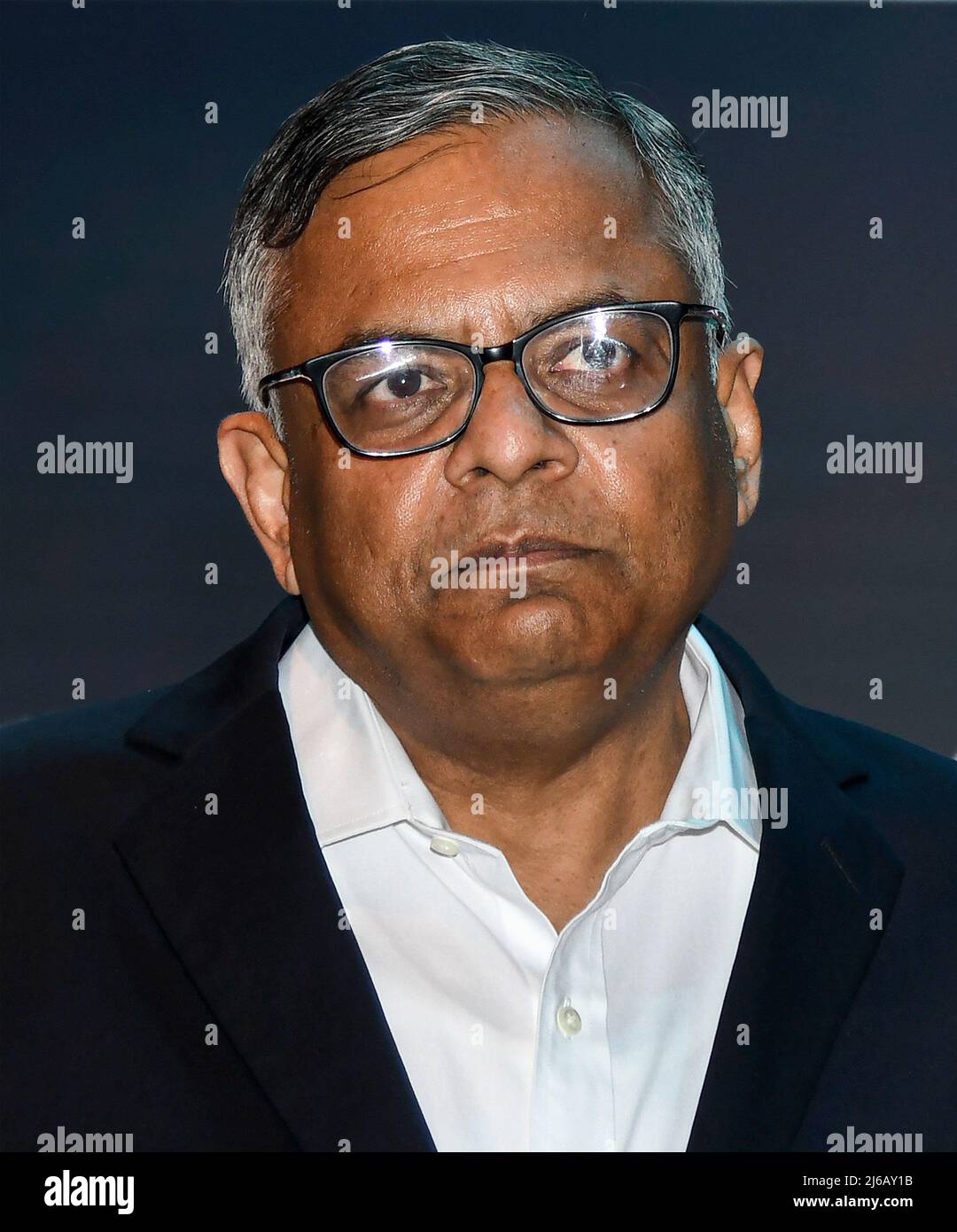 Il presidente dei figli di Tata, Natarajan Chandrasekaran è visto durante l'evento di presentazione di Tata Avinya, una concept car a Mumbai. Il nome 'Avinya' deriva dal linguaggio sanscrito che significa innovazione. Il veicolo elettrico (EV) è dotato delle più recenti tecnologie e intelligenza artificiale (ai) e l'auto del mondo reale sarà basata sullo stesso concetto che sarà su strada entro il 2025. (Foto di Ashish Vaishnav / SOPA Images/Sipa USA) Foto Stock