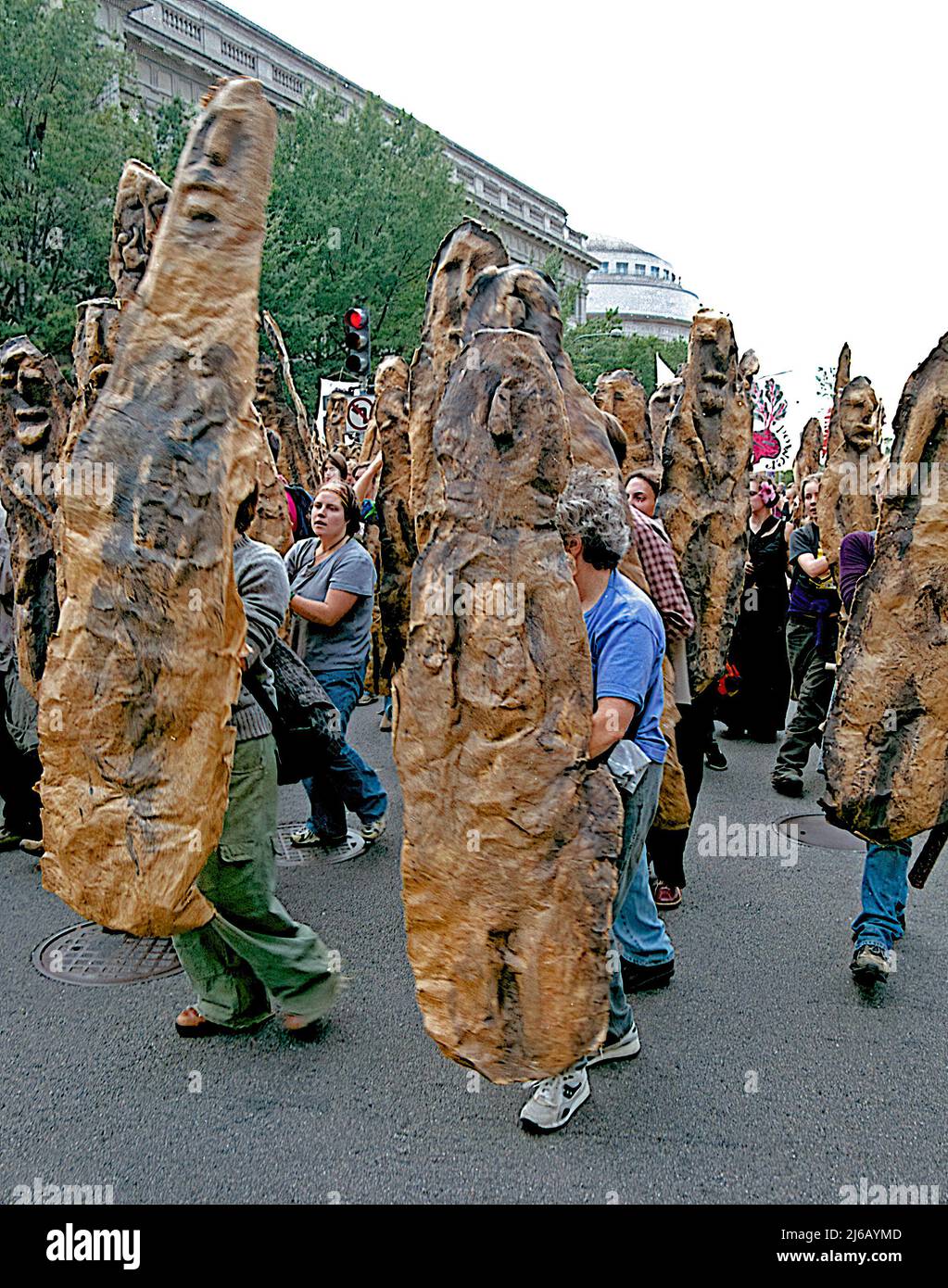 WASHINGTON DC - 20 APRILE 2002Immigration marzo di protesta dei diritti a Washington DC. Al 14th e Penn Ave. NW Freedom plaza. Credito: Mark Reinstein/MediaPunch Foto Stock