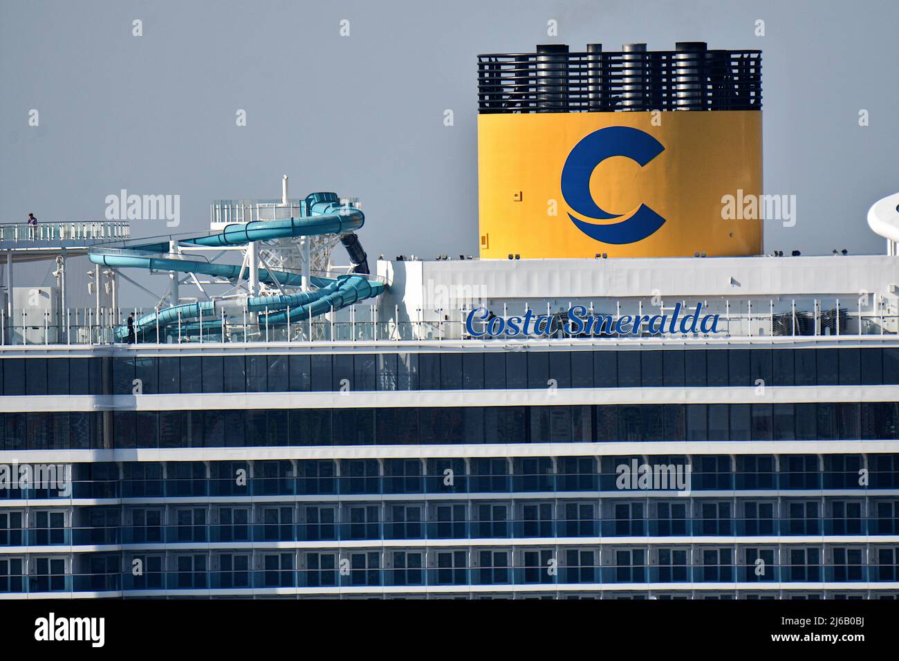 27 aprile 2022, Marsiglia, Francia: Vista della Costa Smeralda arrivo al porto francese mediterraneo di Marsiglia. (Credit Image: © Gerard Bottino/SOPA Images via ZUMA Press Wire) Foto Stock