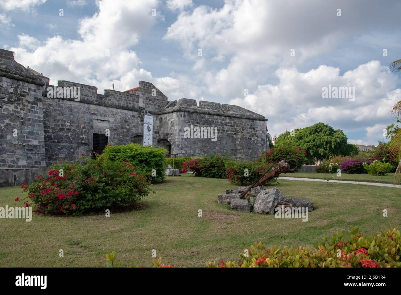 Il Castillo de la Real Fuerza (Castello della forza reale) è un forte bastione completato nel 1577 sul lato occidentale del porto di l'Avana, Cuba. Foto Stock