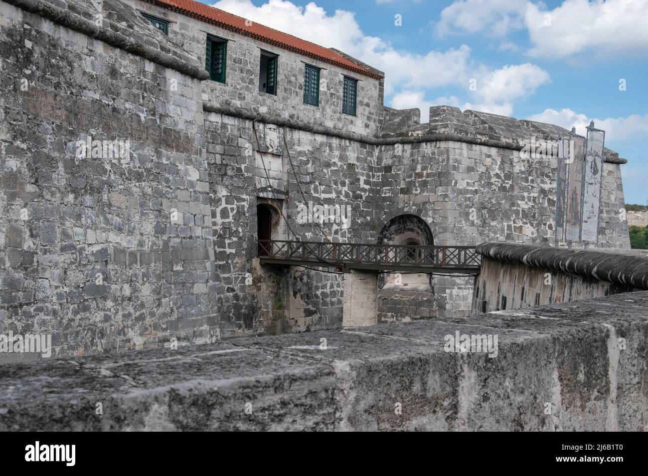 Il Castillo de la Real Fuerza (Castello della forza reale) è un forte bastione completato nel 1577 sul lato occidentale del porto di l'Avana, Cuba. Foto Stock