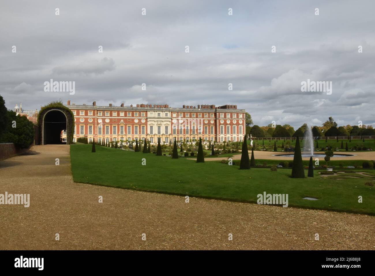 Il Giardino privato restaurato di William III dal 1702 all'Hampton Court Palace, Richmond, Londra, Inghilterra. Foto Stock