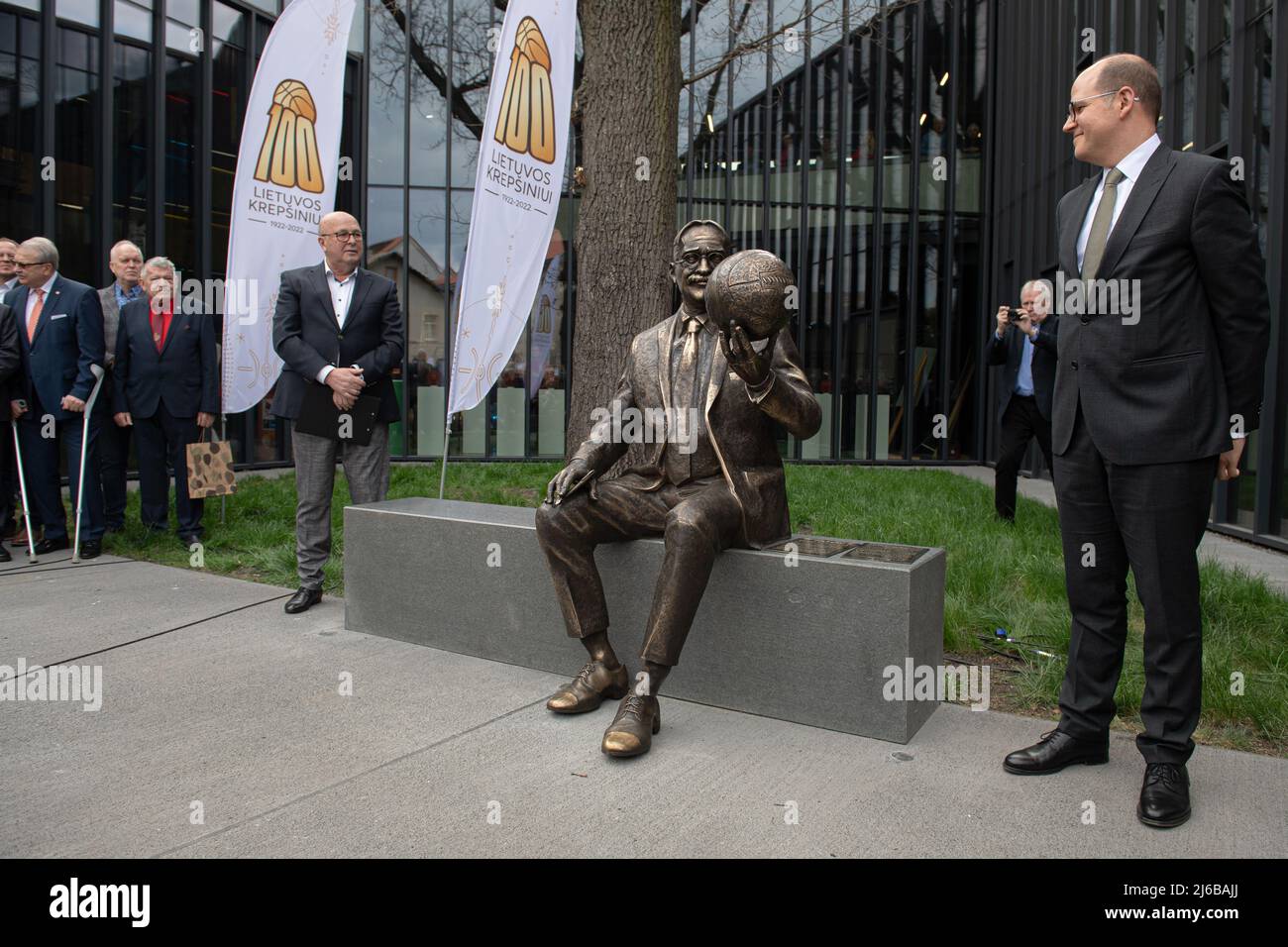 2022-04-22. 100 anni di pallacanestro lituana. Celebrazione a Kaunas. Monumento a James Naismith. Foto Stock