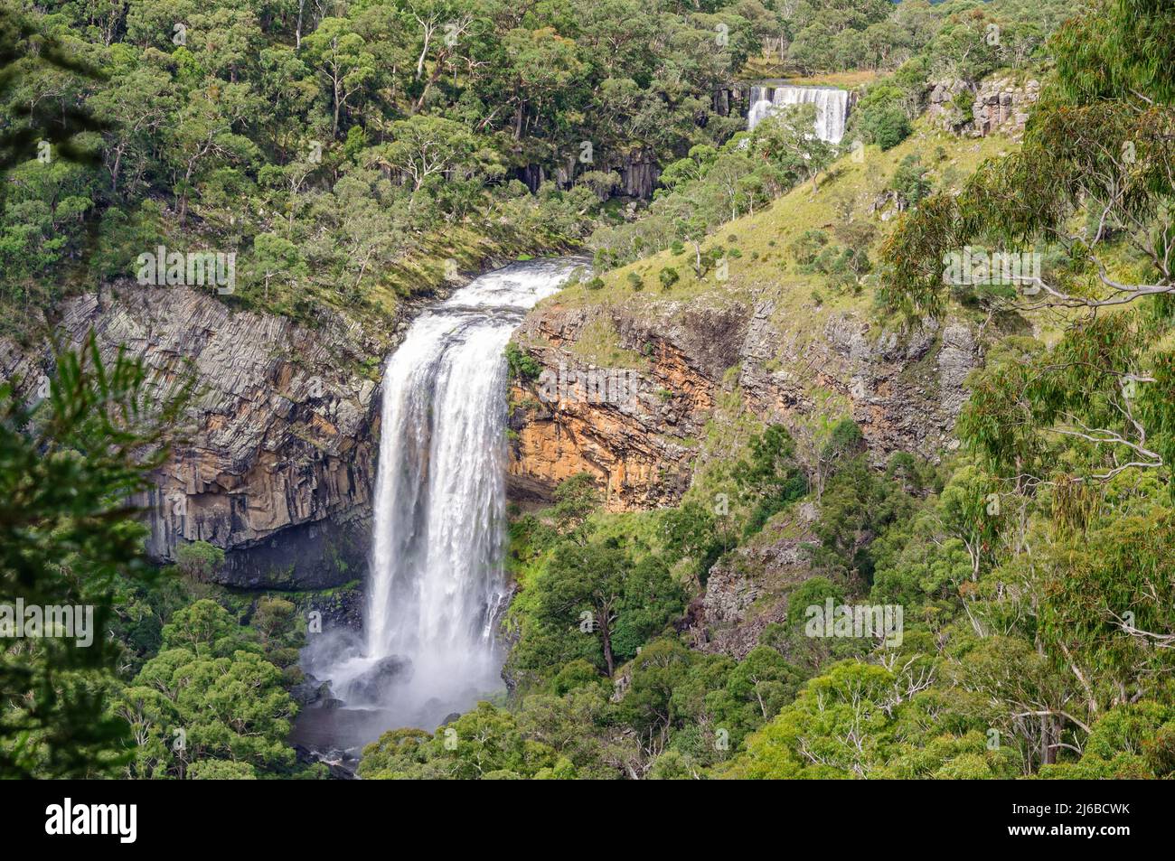 EBOR Falls è una spettacolare cascata doppia sul fiume Guy Fawkes - Dorrigo, NSW, Australia Foto Stock