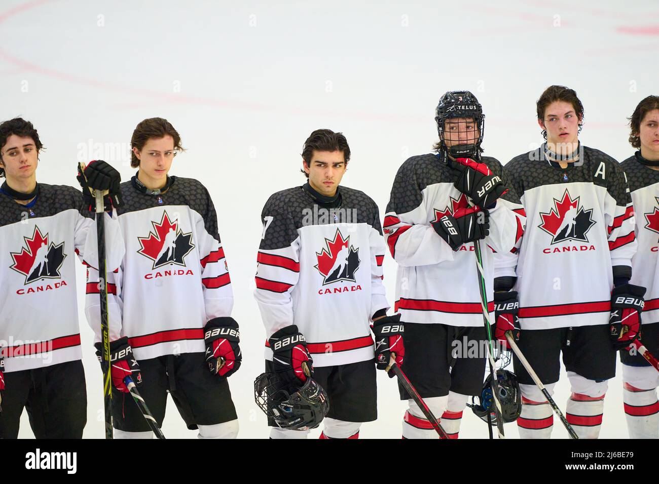 Team Canada Sad After The Match Finlandia Canada 6 5 Ot Iihf U18 Junior Ice Hockey World Championships Quarter Final In Kaufbeuren Germania Apr 28 22 Stagione 21 22 C Peter Schatz Alamy Live News Foto Stock Alamy
