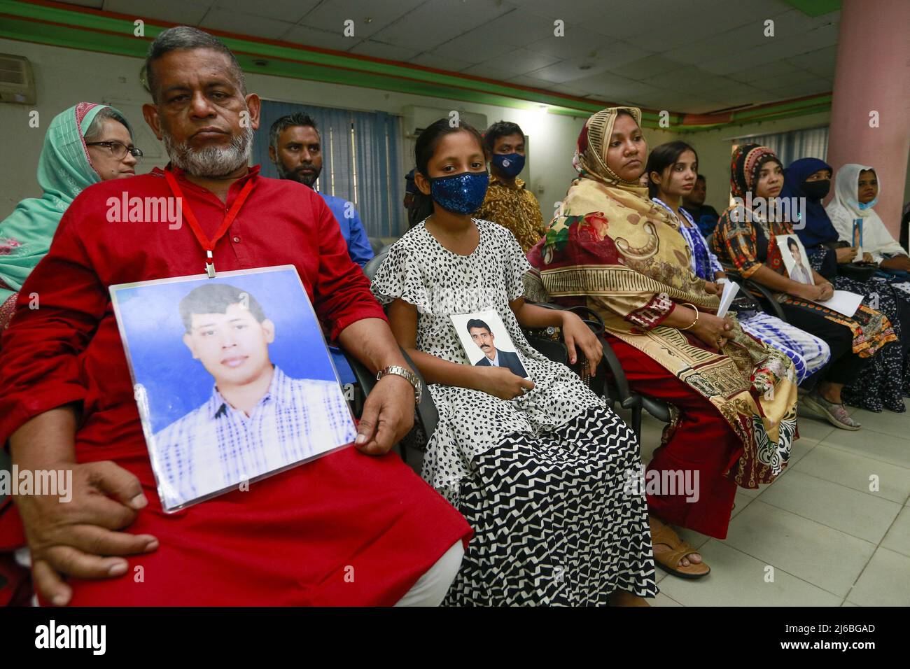 I parenti della scomparsa forzata si sono riuniti in una conferenza stampa e hanno chiesto alle autorità il ritorno dei loro familiari prima del prossimo santo Eid-ul-Fitr, a Dhaka, Bangladesh, 29 aprile 2022. Foto di Suvra Kanti Das/ABACAPRESS.COM Foto Stock