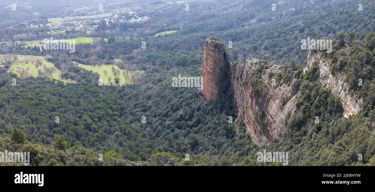 Vista panoramica sul paesaggio roccioso di Osona, Catalogna Foto Stock