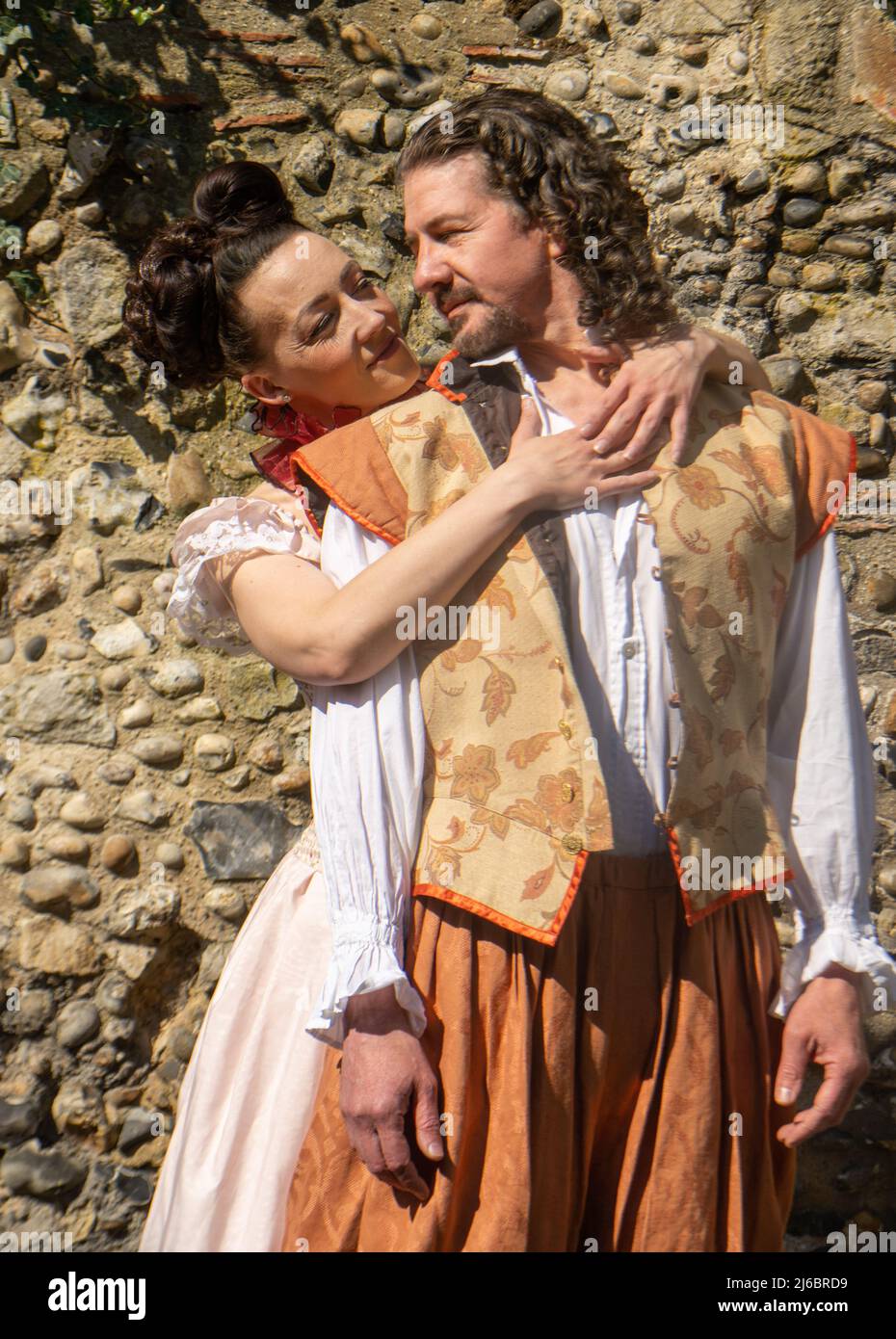Darren Matthews e Jen Bell posano durante la Fotocall Shakespeare in Love a Brentwood. Foto Stock