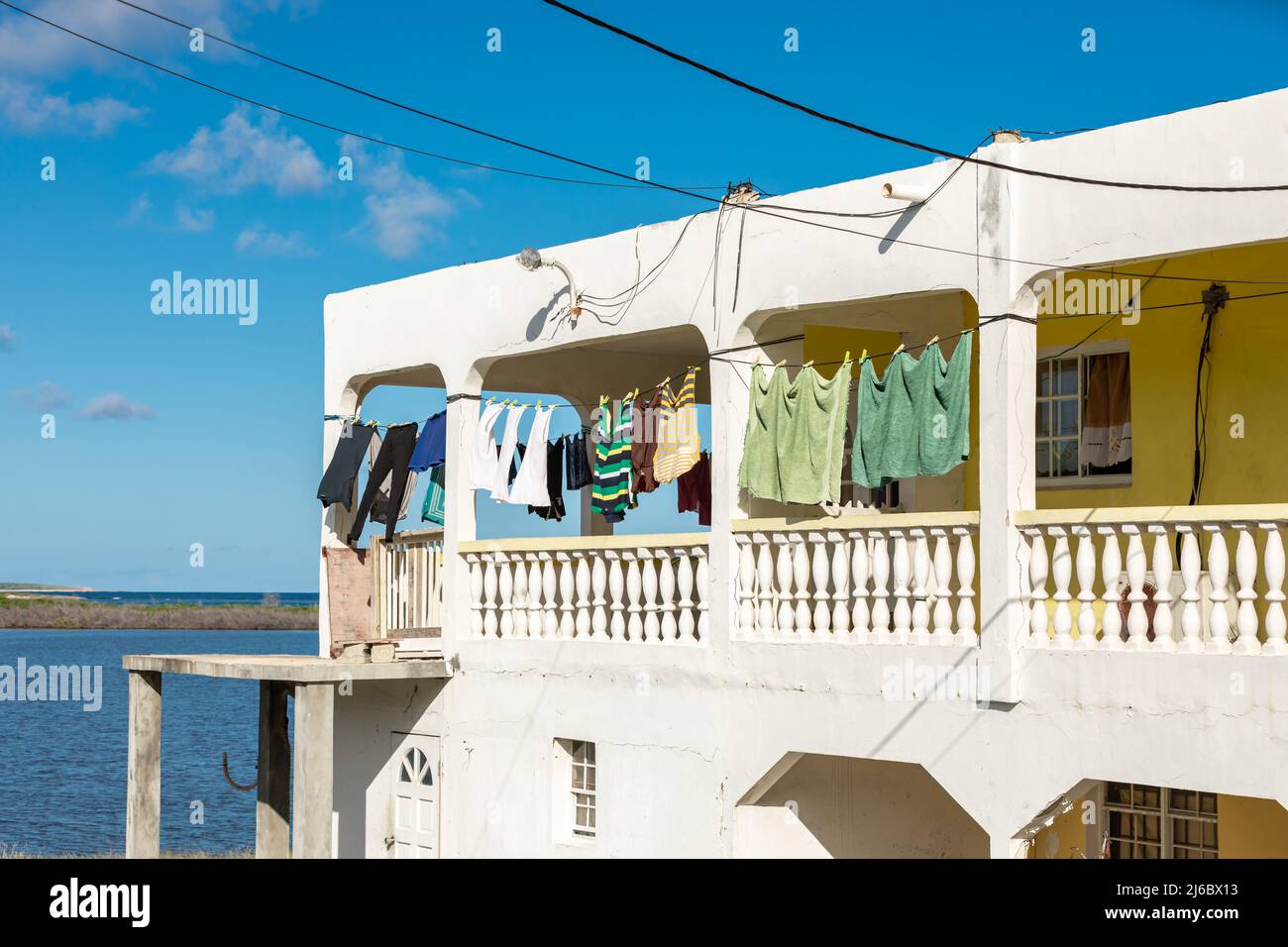 Parte superiore di una casa in cemento a St Martin Foto Stock