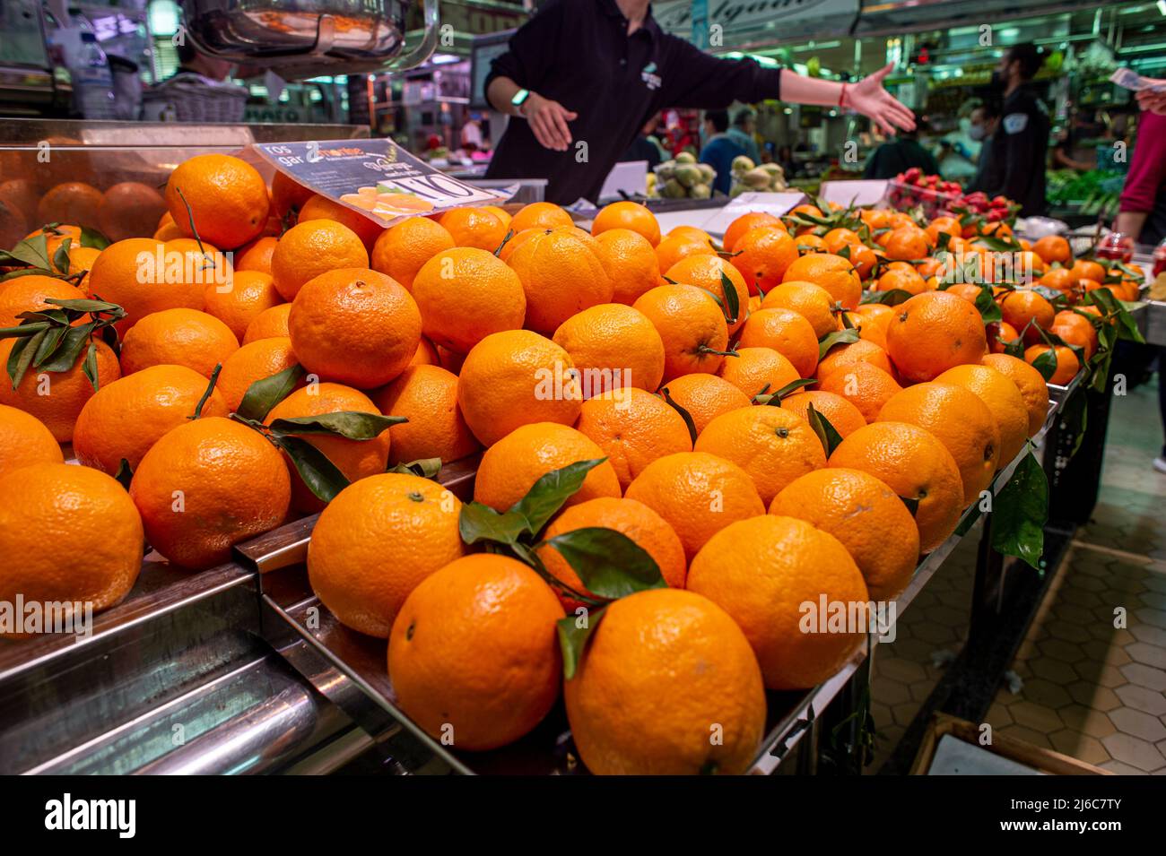 Valencia arance in vendita nel mercato centrale della città di Valencia. Foto Stock