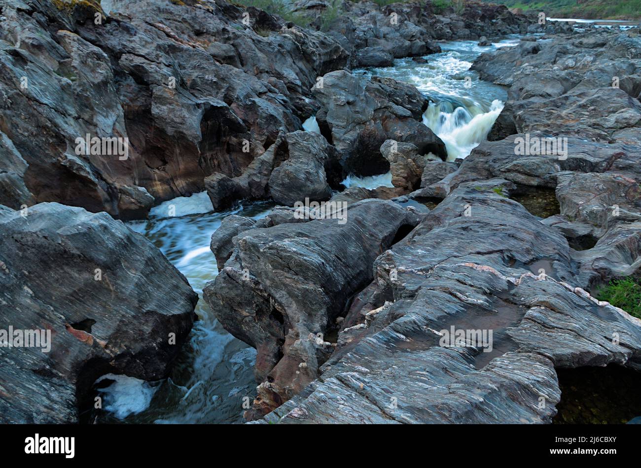 Valle di Polo do Lobo e fiume Guadiana, sito della famosa cascata di Alentejo, Portogallo Foto Stock