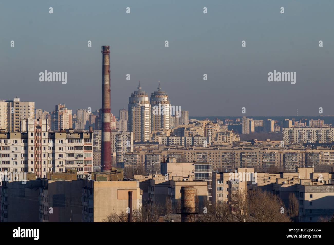 Panorama del centro di Kyiv, la capitale dell'Ucraina. Vista dalle altezze di Protasiv Yar. Foto Stock