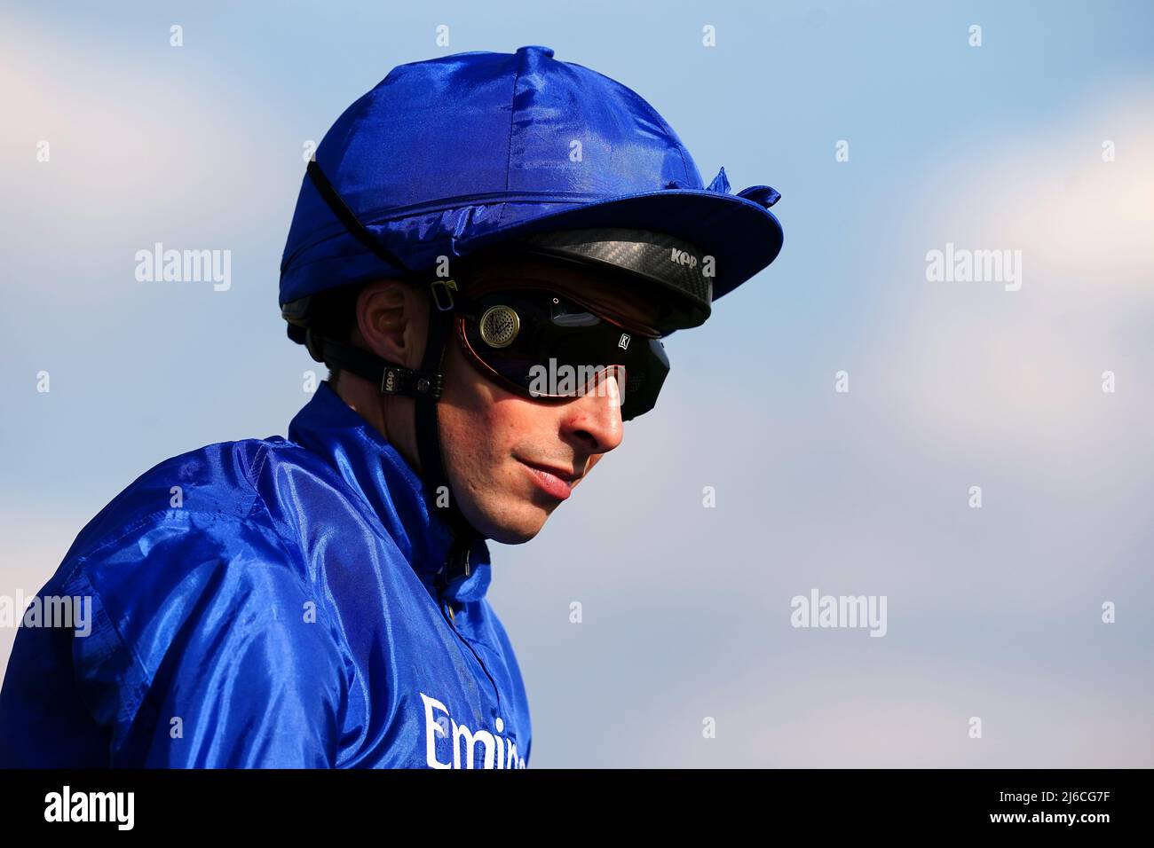 Jockey William Buick il secondo giorno del QIPCO Guineas Festival presso l'ippodromo di Newmarket, Newmarket. Data foto: Sabato 30 aprile 2022. Foto Stock