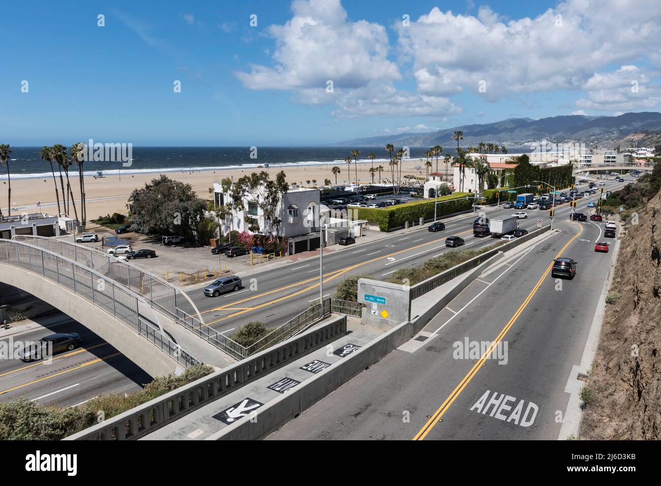 Vista della Pacific Coast Highway al California Incline nella famosa Santa Monica, California. Foto Stock