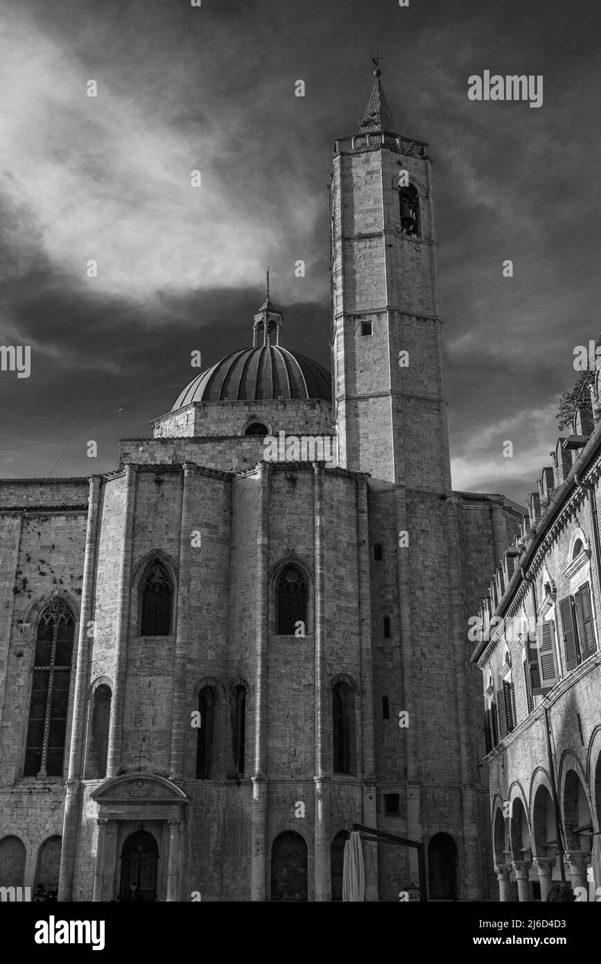 La chiesa di San Francesco ad Ascoli Piceno è considerata una delle migliori opere italiane di architettura francescana, nonché la più rappresentativa Foto Stock