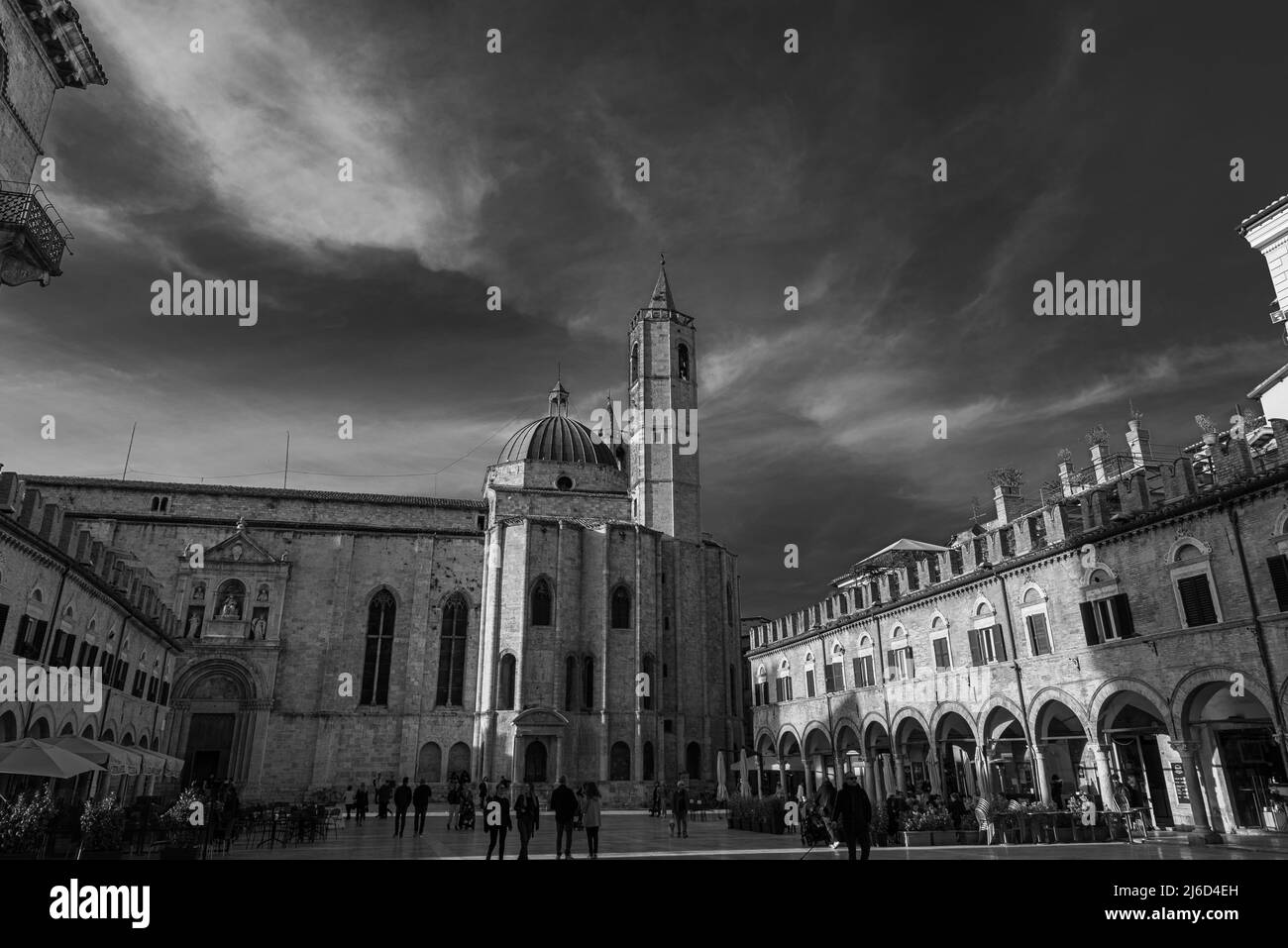 La chiesa di San Francesco ad Ascoli Piceno è considerata una delle migliori opere italiane di architettura francescana, nonché la più rappresentativa Foto Stock