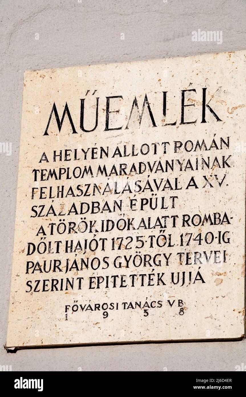 Insegna ungherese a Budapest per i siti storici. Foto Stock