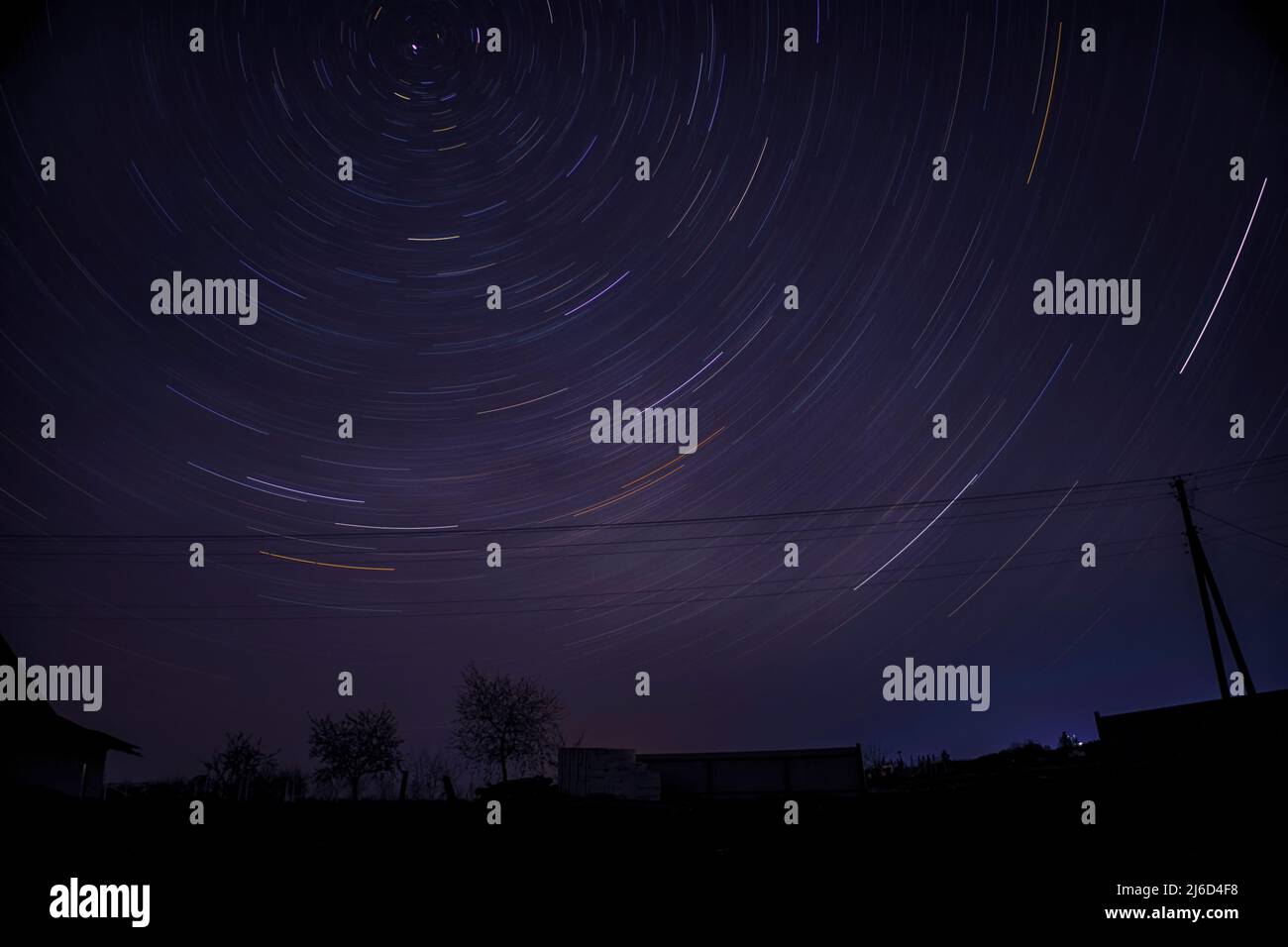 L'intervallo di tempo totale dei sentieri stellari nel cielo notturno. Esposizione a stella polare Foto Stock