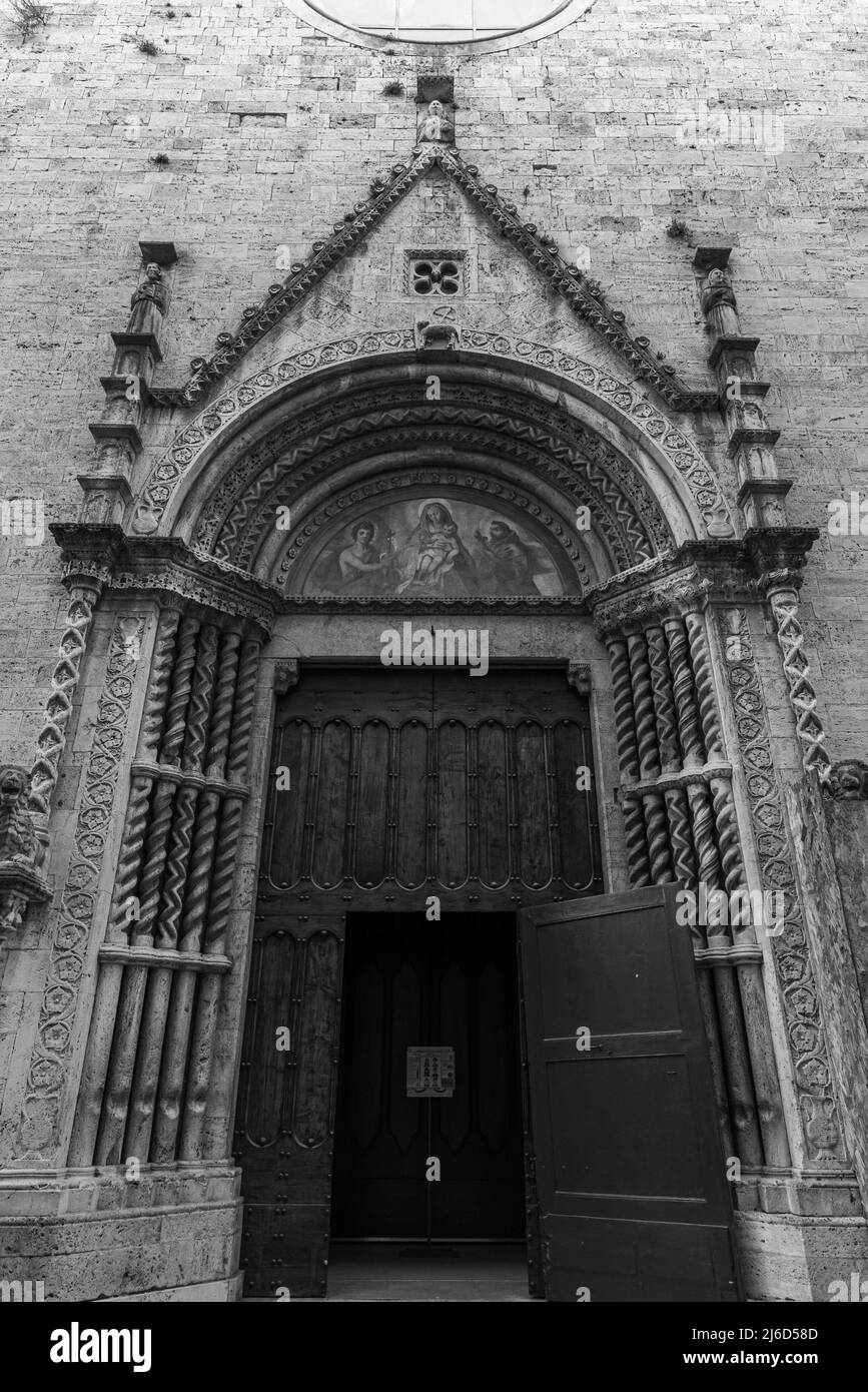 La chiesa di San Francesco ad Ascoli Piceno è considerata una delle migliori opere italiane di architettura francescana, nonché la più rappresentativa Foto Stock