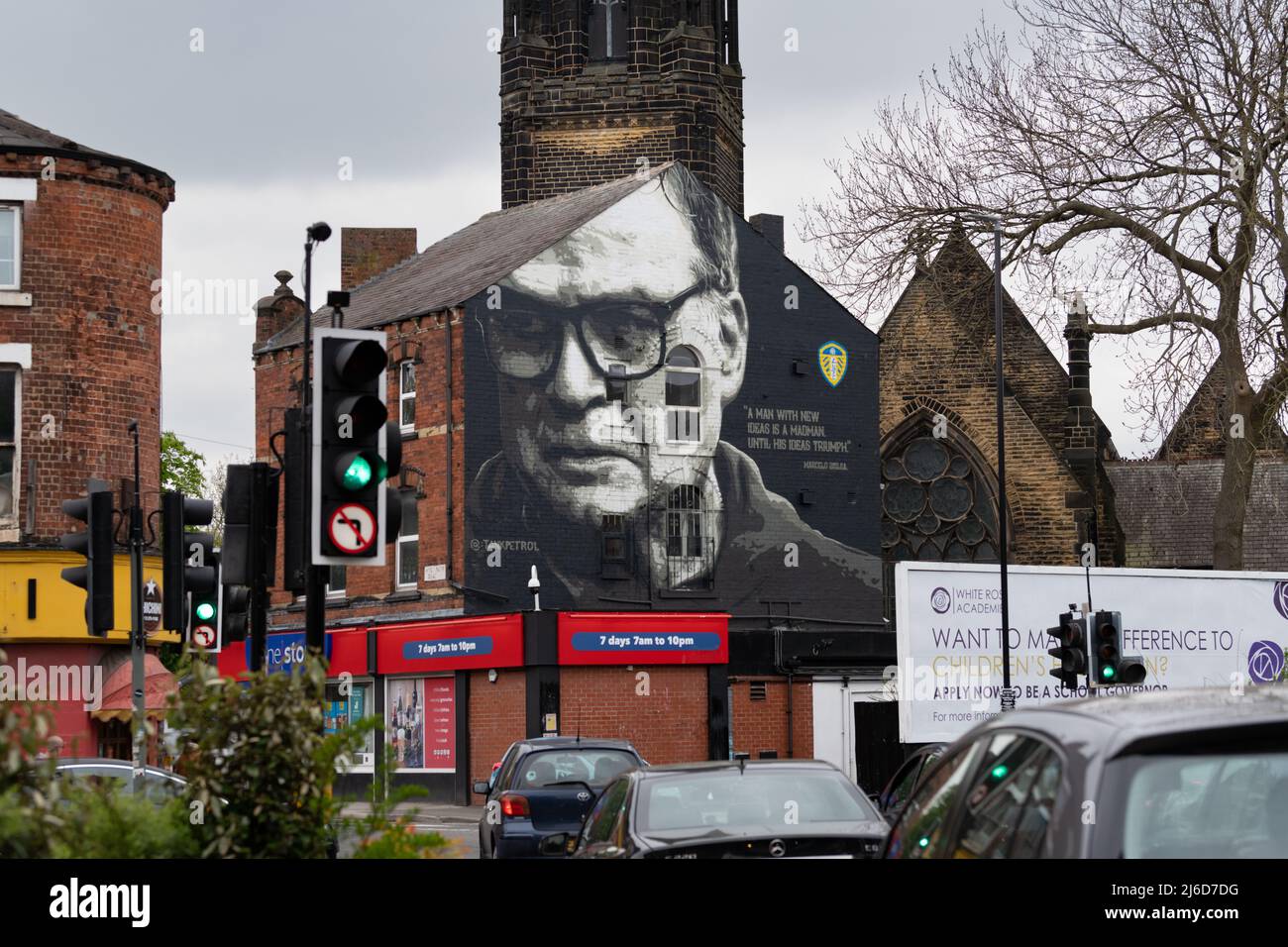 Leeds United Marcelo Bielsa murale 'Un uomo con nuove idee è un pazzo, fino al trionfo delle sue idee', Hyde Park Corner, Hyde Park, Leeds Foto Stock