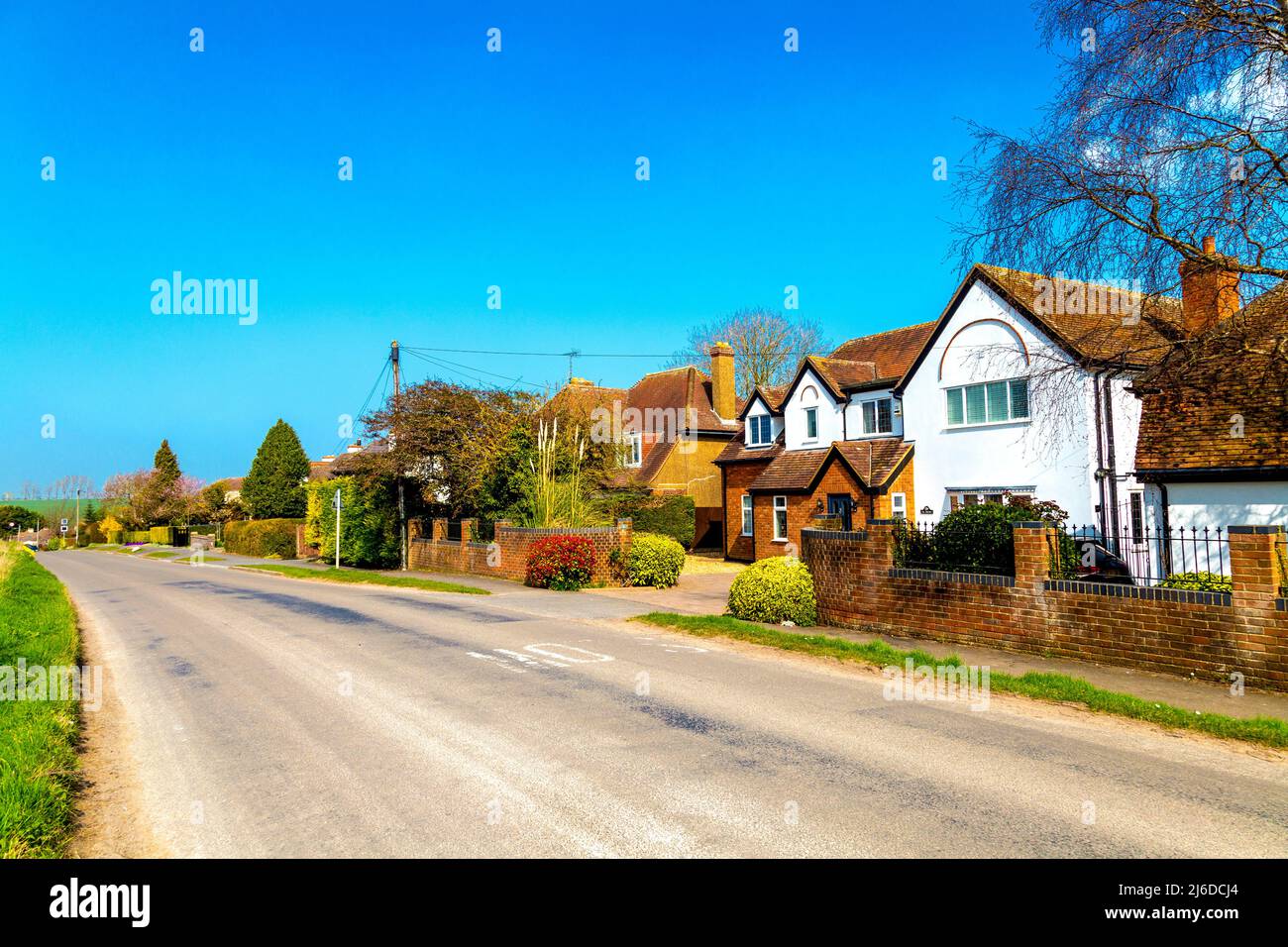 Case lungo una strada nel villaggio di Bygrave vicino Baldock, Hertfordshire, Regno Unito Foto Stock