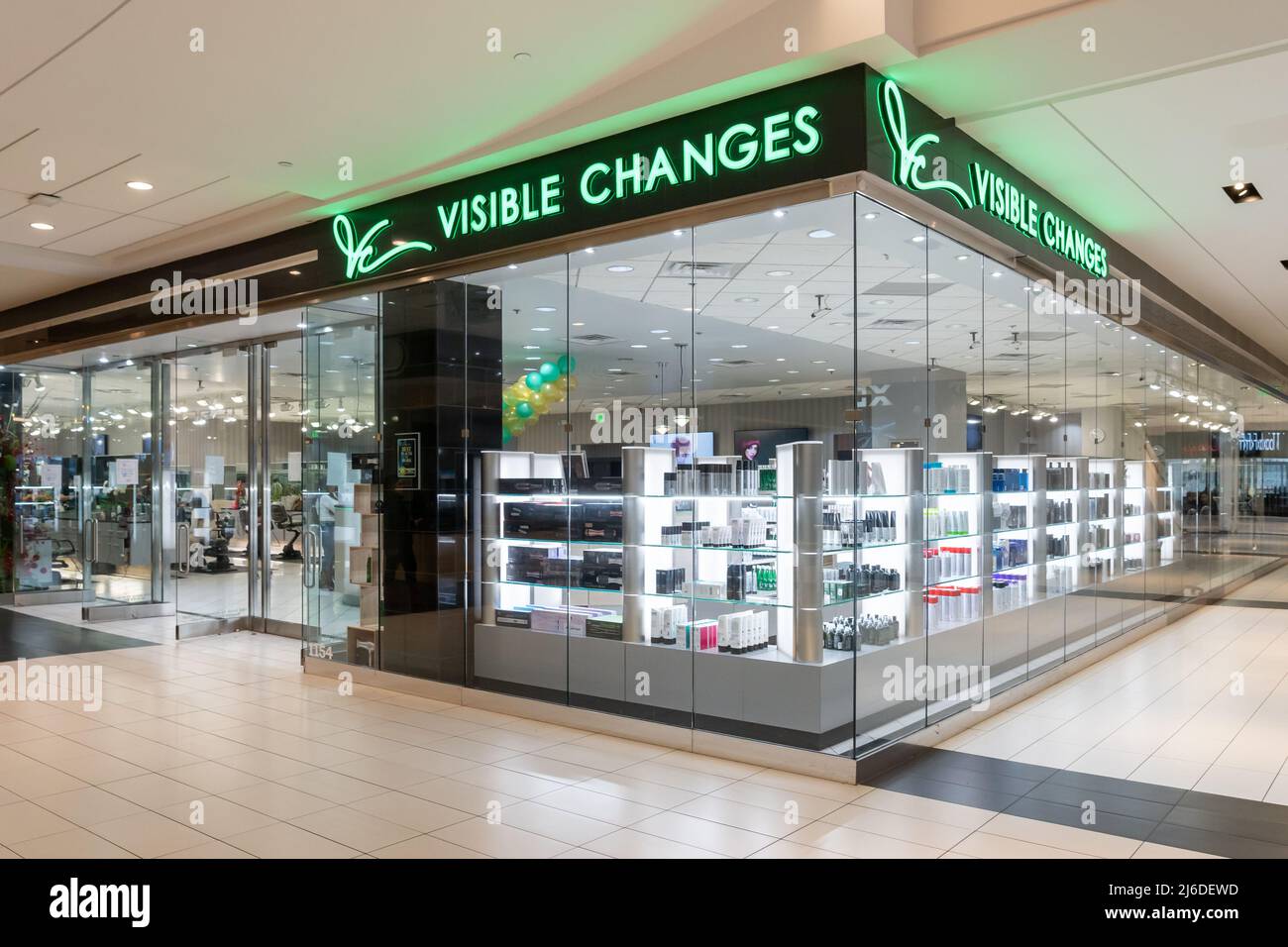 Houston, Texas, USA - 25 febbraio 2022: Un salone visibile cambia in un centro commerciale. Foto Stock