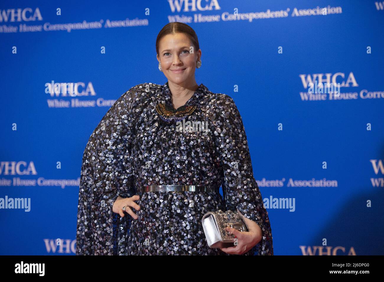 L'attrice Drew Barrymore arriva alla cena 2022 della White House Correspondent' Association al Washington Hilton di Washington, DC sabato 30 aprile 2022. La cena torna quest'anno per la prima volta dal 2019. Foto di Bonnie Cash/UPI.... . Foto Stock