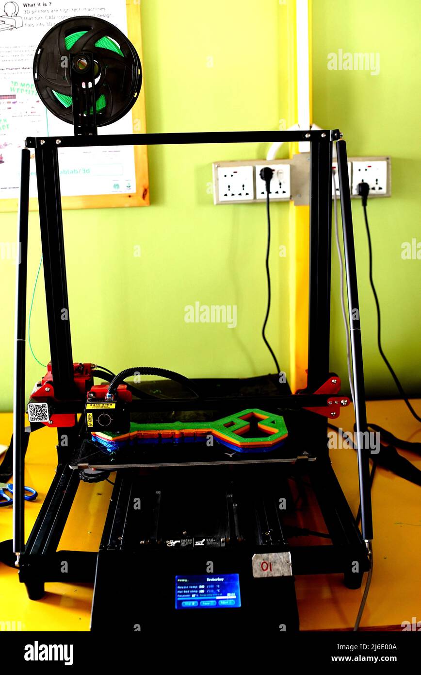 Stampante 3D nella scuola di Karachi, formazione pratica Foto Stock