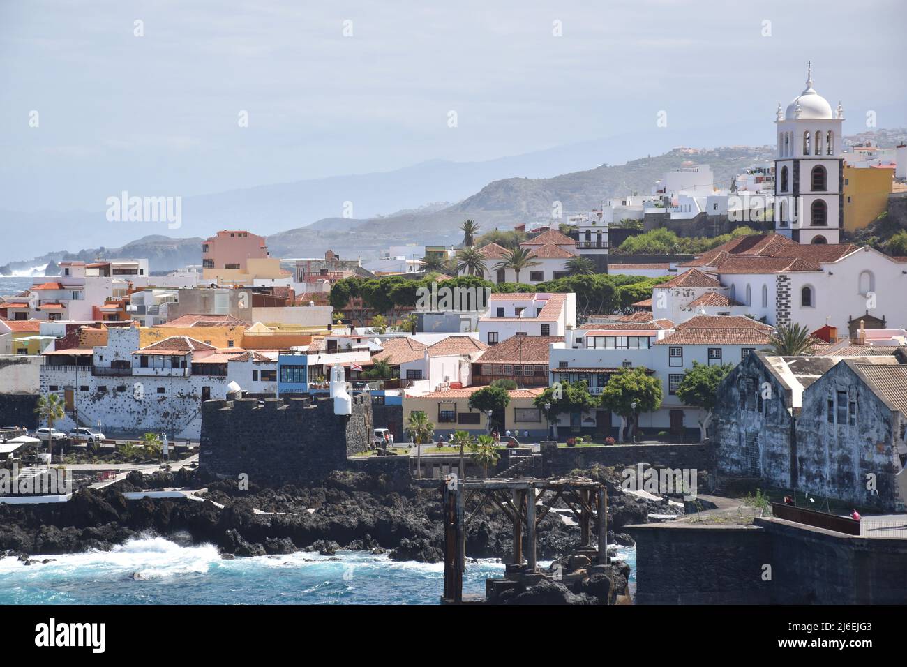 Vista verso la città vecchia di Garachico, Tenerife isola, Spagna Foto Stock