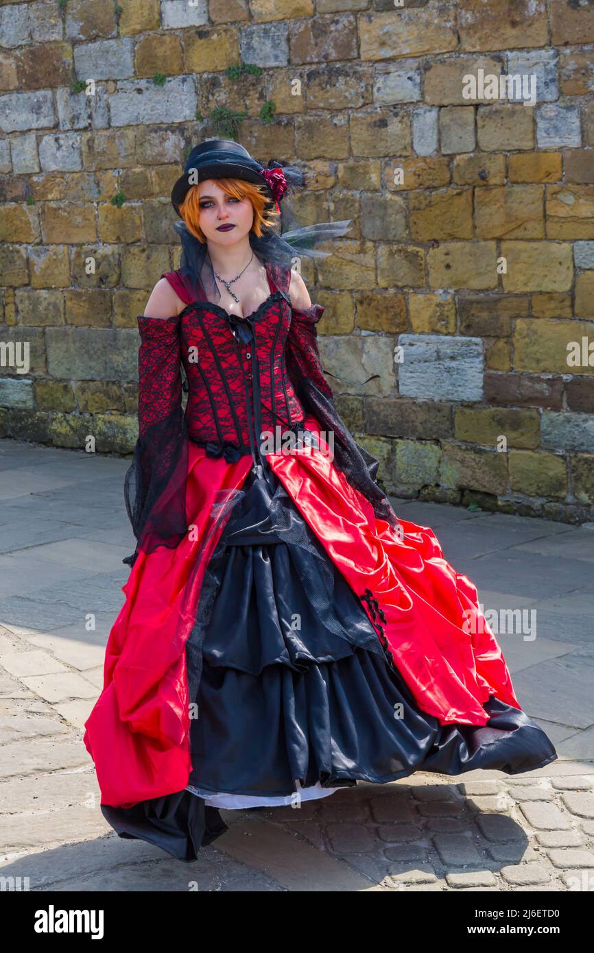 Whitby Goth Festival a Whitby, Yorkshire, Regno Unito nel mese di aprile 2022 - Whitby Goth Weekend Foto Stock