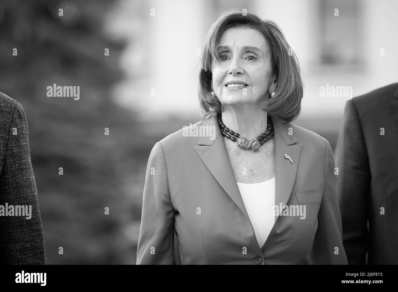 Il Presidente dell'Ucraina Volodymyr Zelenskyy ha incontrato il Presidente della Camera dei rappresentanti del Congresso degli Stati Uniti Nancy Pelosi, che è in visita in Ucraina con una delegazione di membri del Congresso. Il Presidente ha ringraziato il Presidente per la sua visita. Il Presidente Volodymyr Zelenskyy ha assegnato l'Ordine della Principessa Olga al Presidente della Camera dei rappresentanti degli Stati Uniti Nancy Pelosi per il suo significativo contributo personale al rafforzamento della cooperazione interstatale ucraino-americana e al sostegno dell'Ucraina sovrana, indipendente e democratica. FOTO: Ufficio presidenziale Ucraina Foto Stock