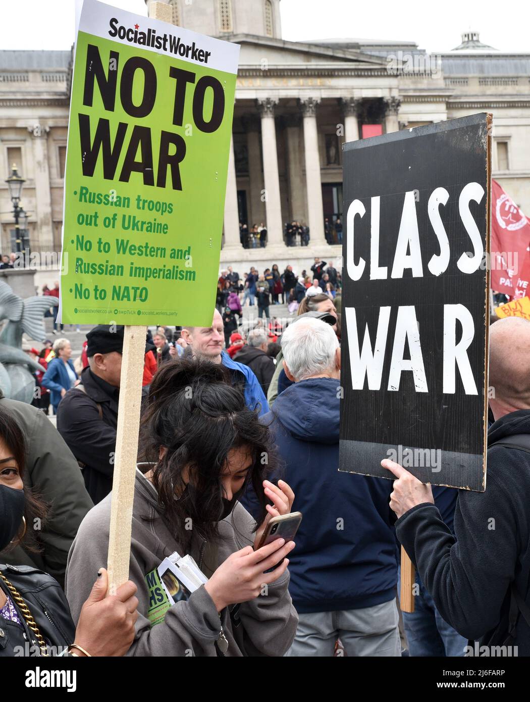 Trafalgar Square, Londra, Regno Unito. 1st maggio 2022. La gente si riunisce per il raduno del giorno di maggio a Trafalgar Square. Credit: Matthew Chattle/Alamy Live News Foto Stock