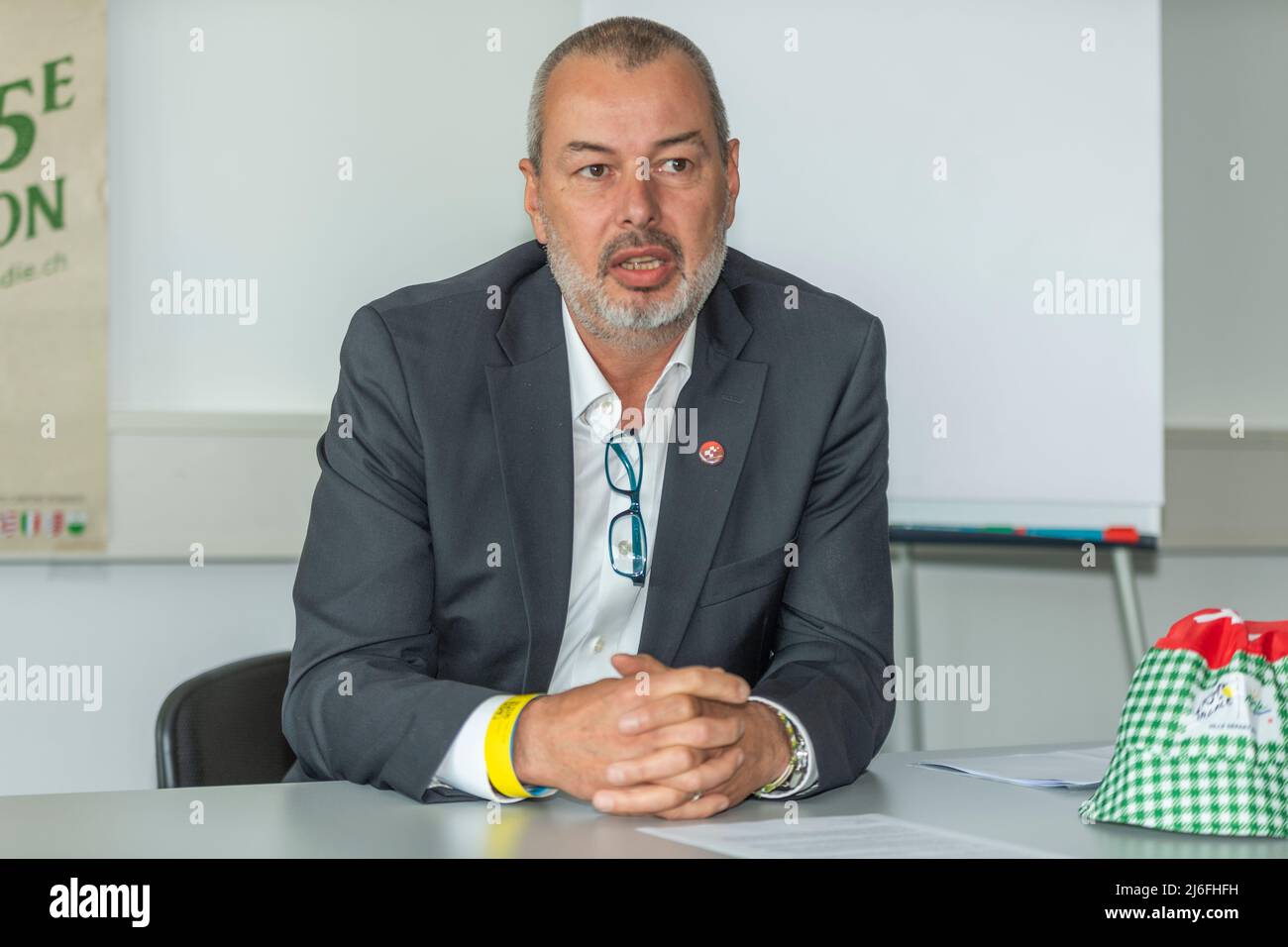 Aigle Svizzera, 05/01/2022: Olivier Senn (Direttore del Tour della Svizzera) Ha spiegato il rapporto tra il Tour di Suisse e il Tour di Romandie e i mezzi che devono essere implementati per sviluppare i vari concorsi in Svizzera con il World Cycling Centre durante il briefing stampa sull'ultima tappa dell'edizione 75th del Tour di Romandie. (Foto di Eric Dubost / Pacific Press) Foto Stock