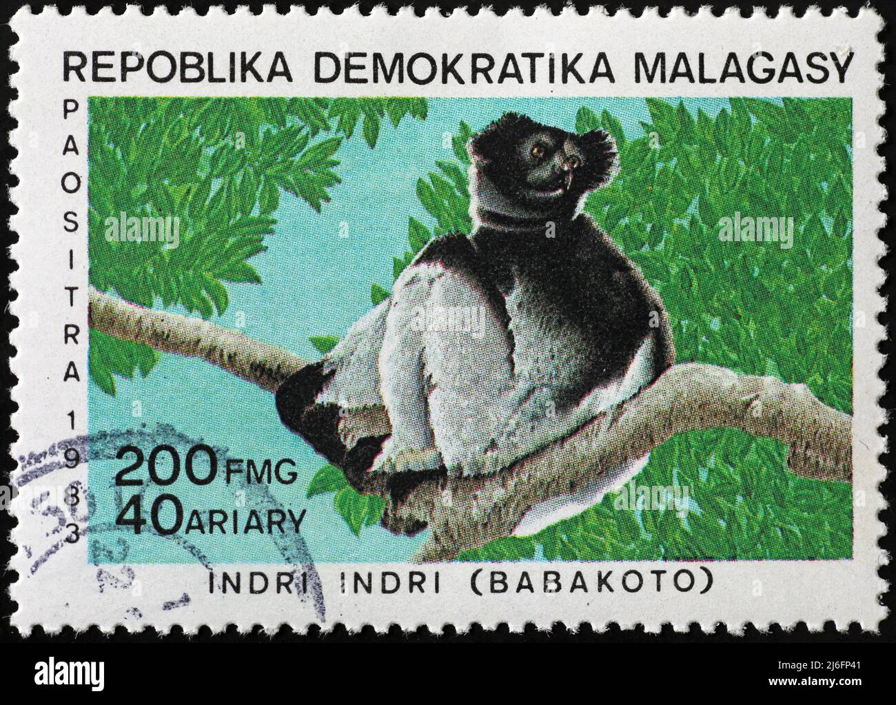 Indri, il più grande lemure del Madagascar su francobollo Foto Stock