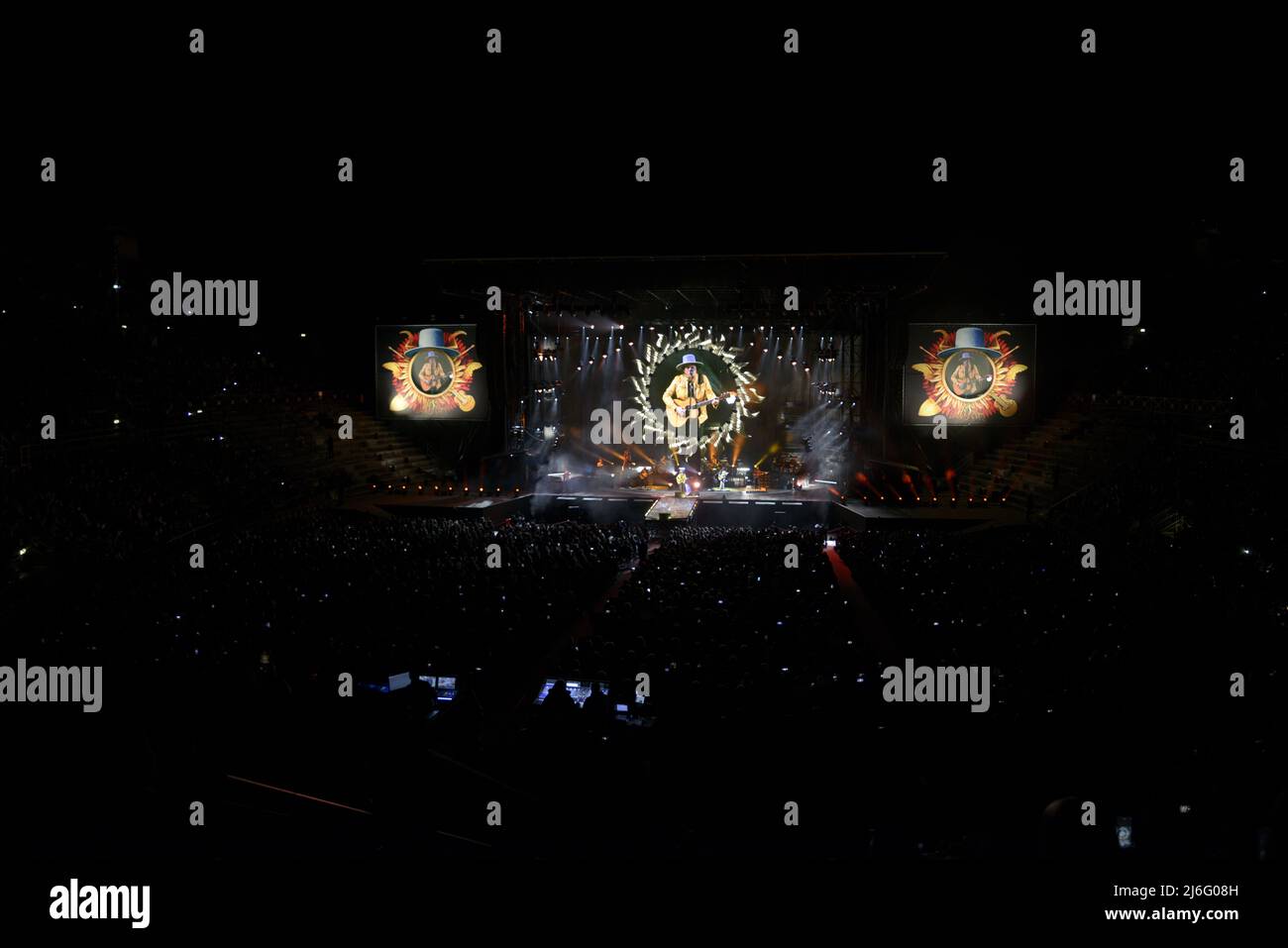 29 aprile 2022, Verona, Italia: Zucchero (Adelmo Fornaciari) -il cui nome artistico significa zucchero in italiano-, uno dei cantanti e compositori italiani più internazionali e importanti, Torna all'Arena di Verona per 14 notti che non puoi perdere...l'artista stesso ha detto in diverse occasioni che l'Arena di Verona è uno dei luoghi più belli del mondo per fare musica, e lo farà nel 2022. Zucchero terrà un altro concerto indimenticabile che eseguirà i suoi successi più importanti, come â€œCosÃ¬ Celesteâ€, â€œSenza una Donnaâ€ o â€œBaila Morenaâ€, quasi ogni anno Foto Stock