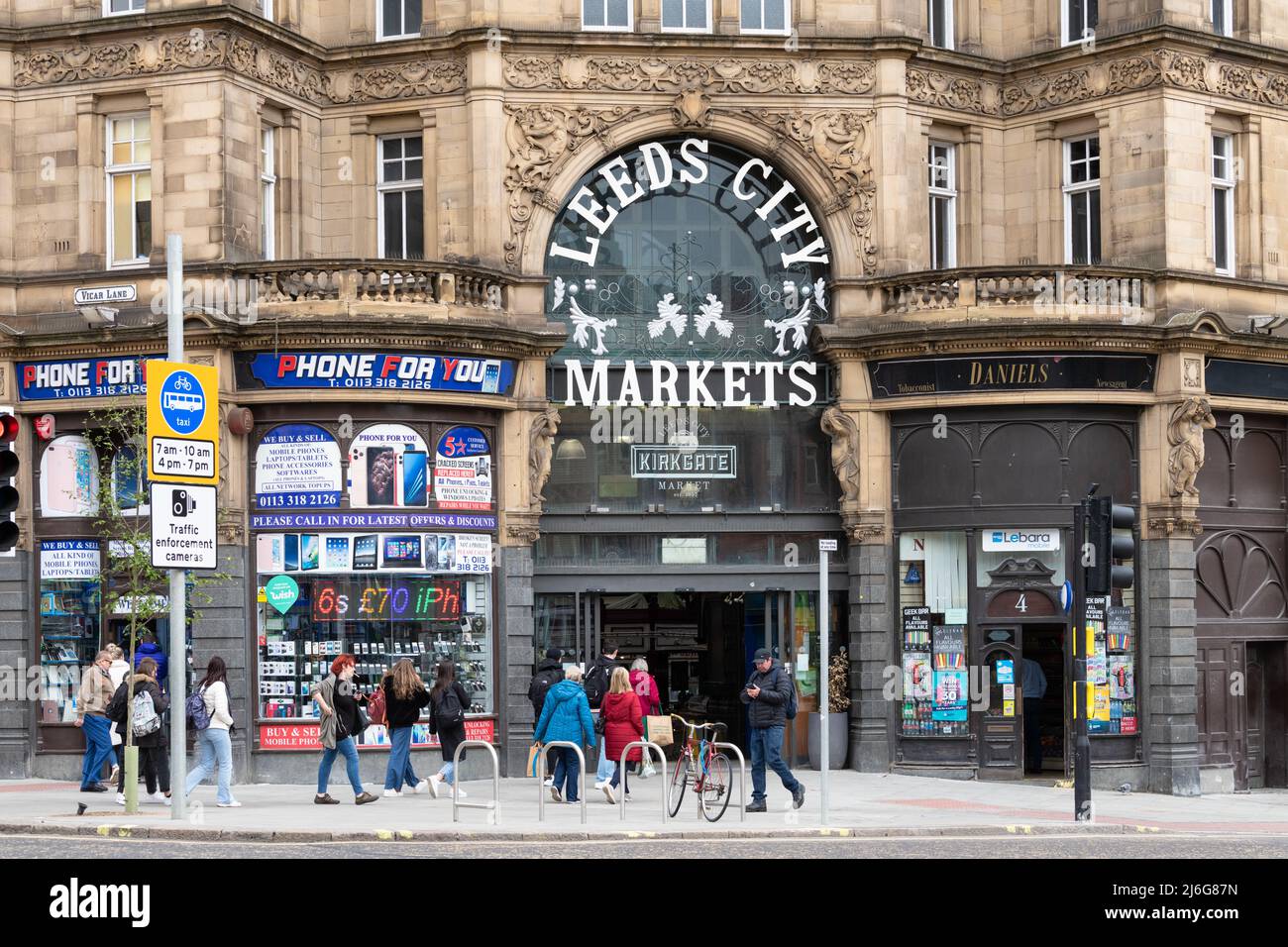 Leeds Kirkgate Market Shoppers, Leeds City Markets, Vicar Lane, Leeds Foto Stock