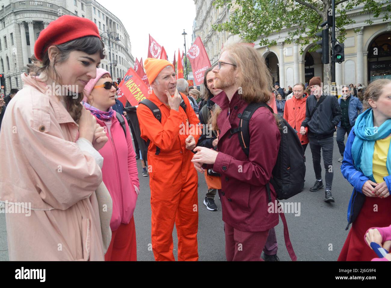 I membri del coro STOP Shopping hanno partecipato al raduno dei lavoratori internazionali di mayday Foto Stock