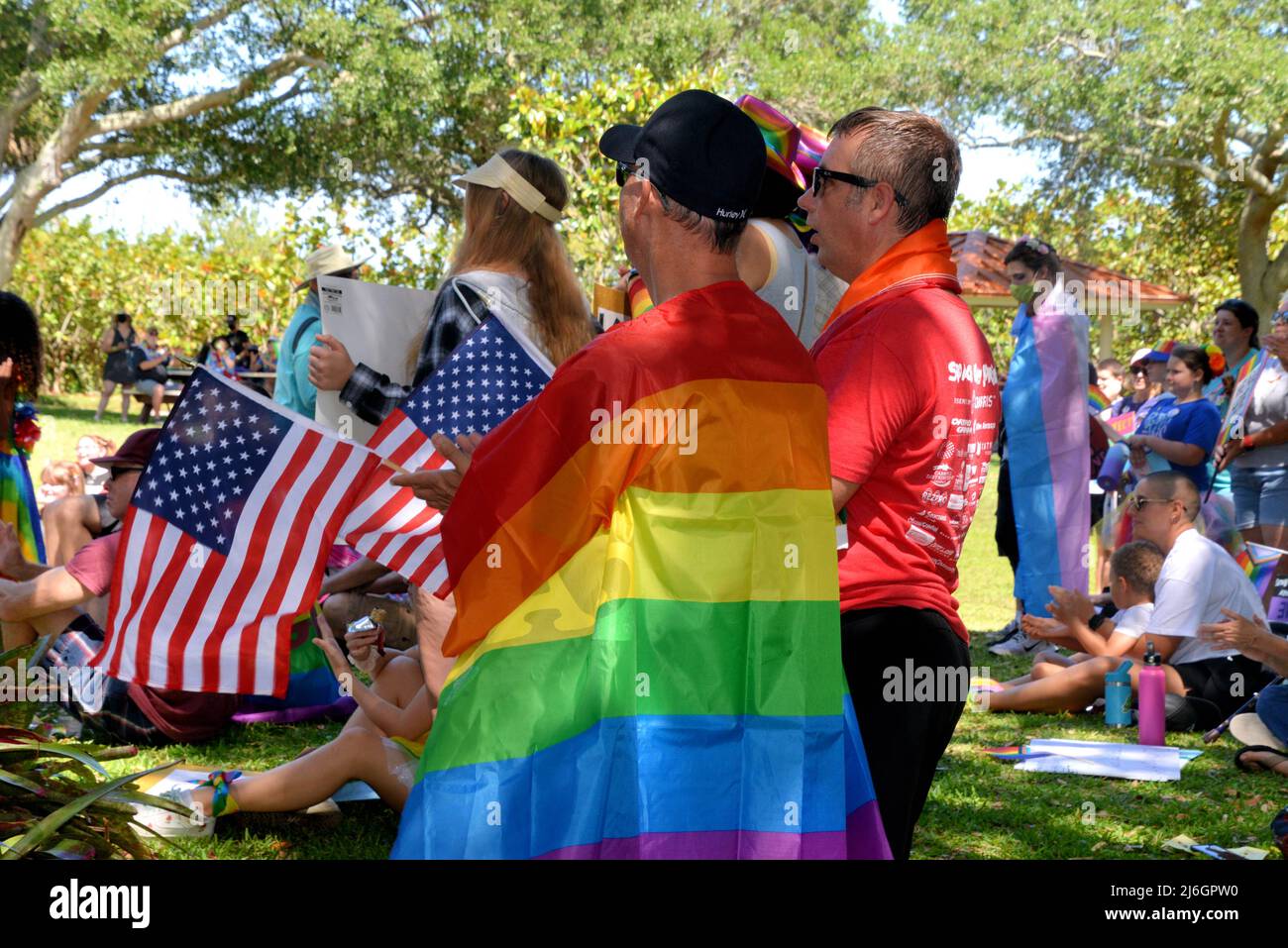 Melbourne, Brevard County, Florida, Stati Uniti. Maggio 1, 2022. Tre delle più rinomate American Drag Queens hanno partecipato al “Brevard Say Gay Rally” di Front Street Park. Shangela, Bob The Drag Queen e Eureka o’Hara hanno intrattenuto oltre 300 persone prima di marciarsi sul Melbourne Causeway con segni di protesta a sostegno dei diritti gay. Credit Julian Leek / Alamy Live News Foto Stock