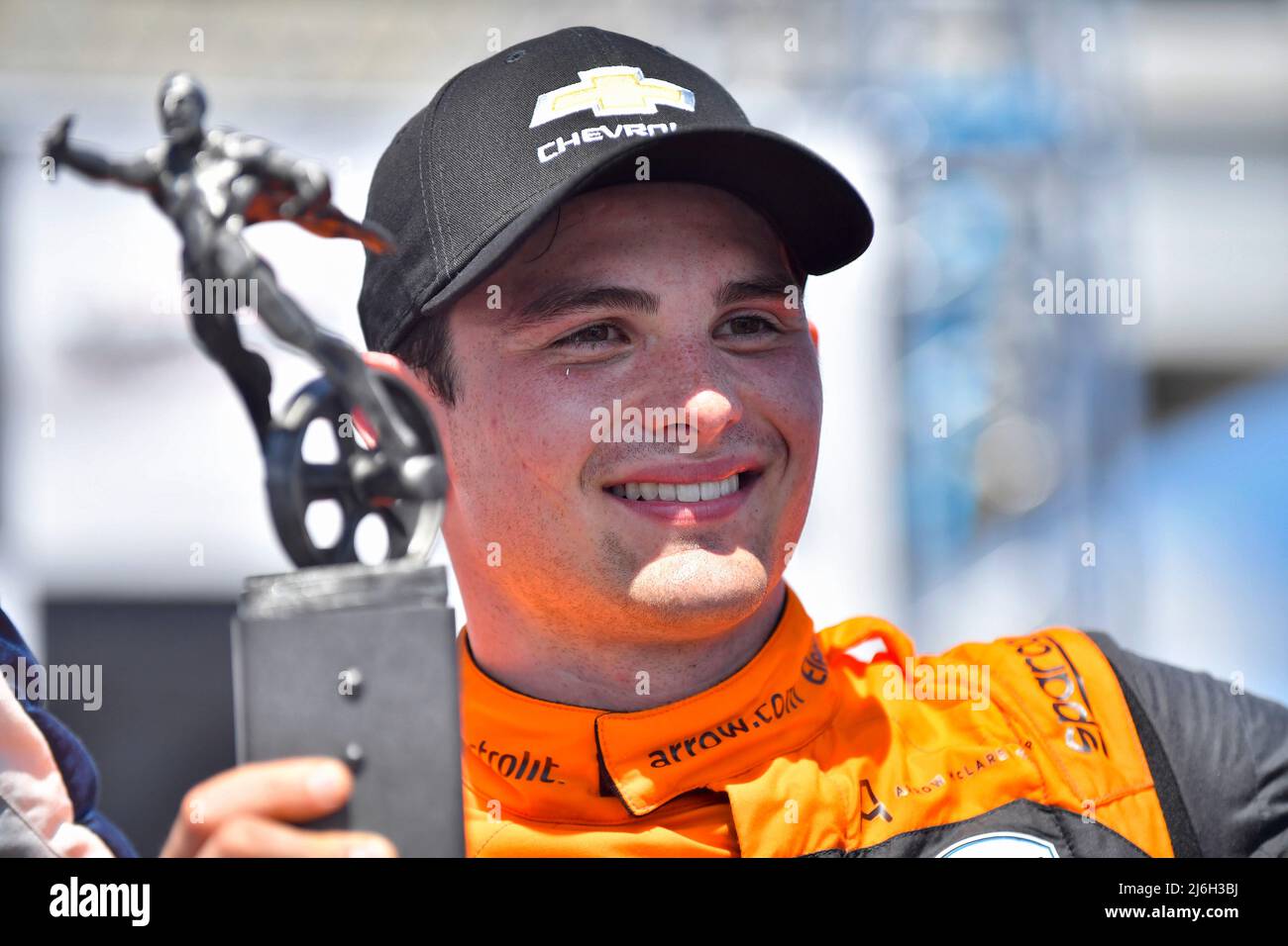 01 maggio 2022: Arrow McLaren SP-Chevrolet driver Pato OÕWard sorride mentre detiene il primo posto trofeo dopo aver vinto l'Honda Indy Grand Prix di Alabama nella NTT IndyCar Series al Barber Motorsports Park di Leeds, al. Austin McAfee/CSM Foto Stock