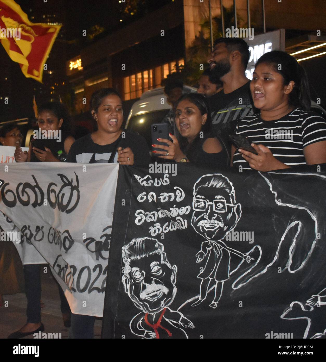 Colombo, Sri Lanka. 1st maggio 2022. La protesta del giorno di maggio si è svolta in tutto il paese chiedendo le dimissioni immediate del Presidente, del primo Ministro e del governo. Maggio Day Rallies ha portato migliaia di persone a Galle faccia verde, dove la protesta ha continuato per 23 giorni. Foto Stock