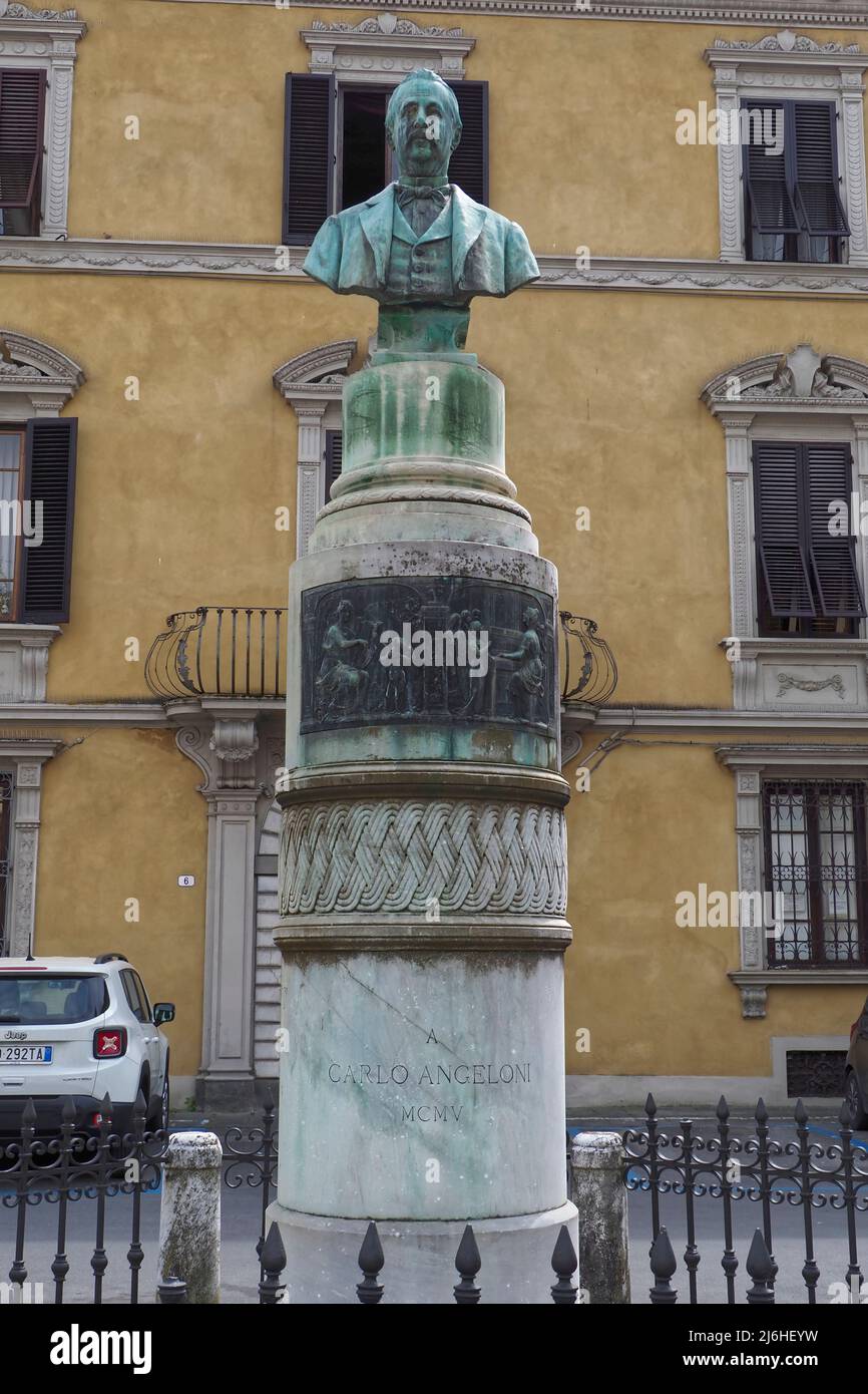 Busto del musicista Carlo Angeloni dello scultore Luigi Giorgi, Piazza della Magione , Lucca, Toscana, Italia, Europa Foto Stock