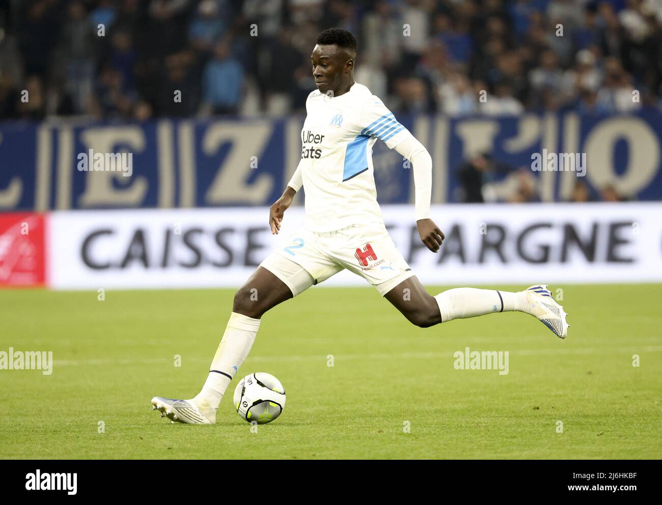 Pape Gueye di Marsiglia durante il campionato francese Ligue 1 partita di calcio tra Olympique de Marseille (OM) e Olympique Lyonnais (OL, Lione) il 1 maggio 2022 presso lo Stade Velodrome di Marsiglia, Francia - Foto: Jean Catuffe/DPPI/LiveMedia Foto Stock
