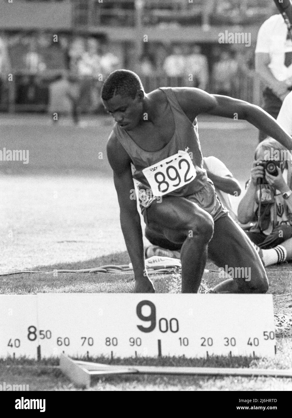 CARL LEWIS USA in long jump atleta alla IAAF World Champion Ship di Helsinki Finlandia 1983 agosto Foto Stock