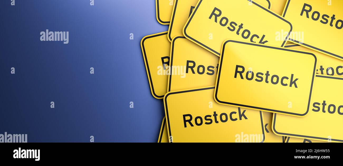 Segnali multipli per il limite della città di Rostock su un mucchio. Rostock si trova nello stato tedesco Meclemburgo-Pomerania occidentale. Il tipico segno giallo del limite città per G Foto Stock