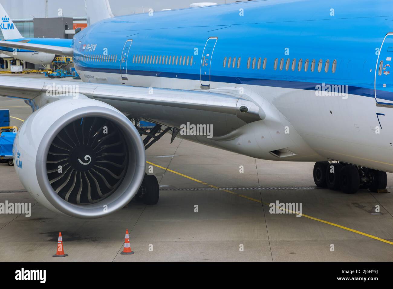 Royal Dutch Airlines Boeing 737 Aircraft KLM motore turbina passeggeri aereo parcheggiato a Schiphol Amsterdam, Olanda International Airport prima Foto Stock