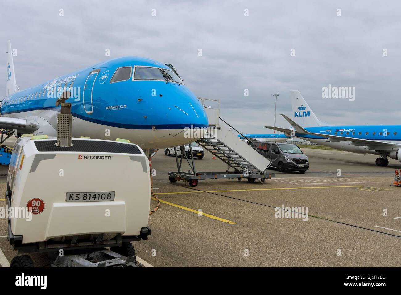 KLM Royal Dutch Airlines Boeing 737 sulla preparazione dell'aereo all'aeroporto internazionale Schiphol di Amsterdam, Paesi Bassi Foto Stock