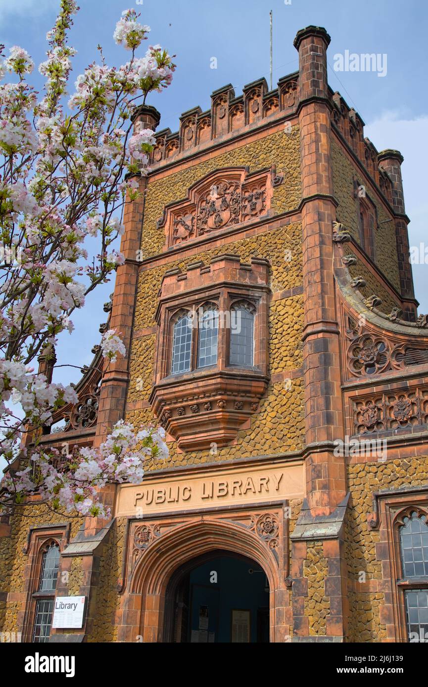 Porta e Torre in stile gotico vittoriano Herbert J Green Grade 2 elencato EdwardianPublic Library, Kings Lynn, Regno Unito Foto Stock