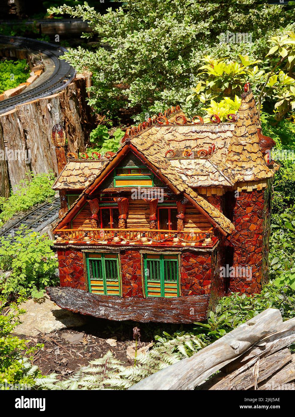 Edificio in miniatura, materiali naturali, decorativi, Garden Railway, mostra modelli treni, Unico nel suo genere, Morris Arboretum dell'Università di Pennsyl Foto Stock
