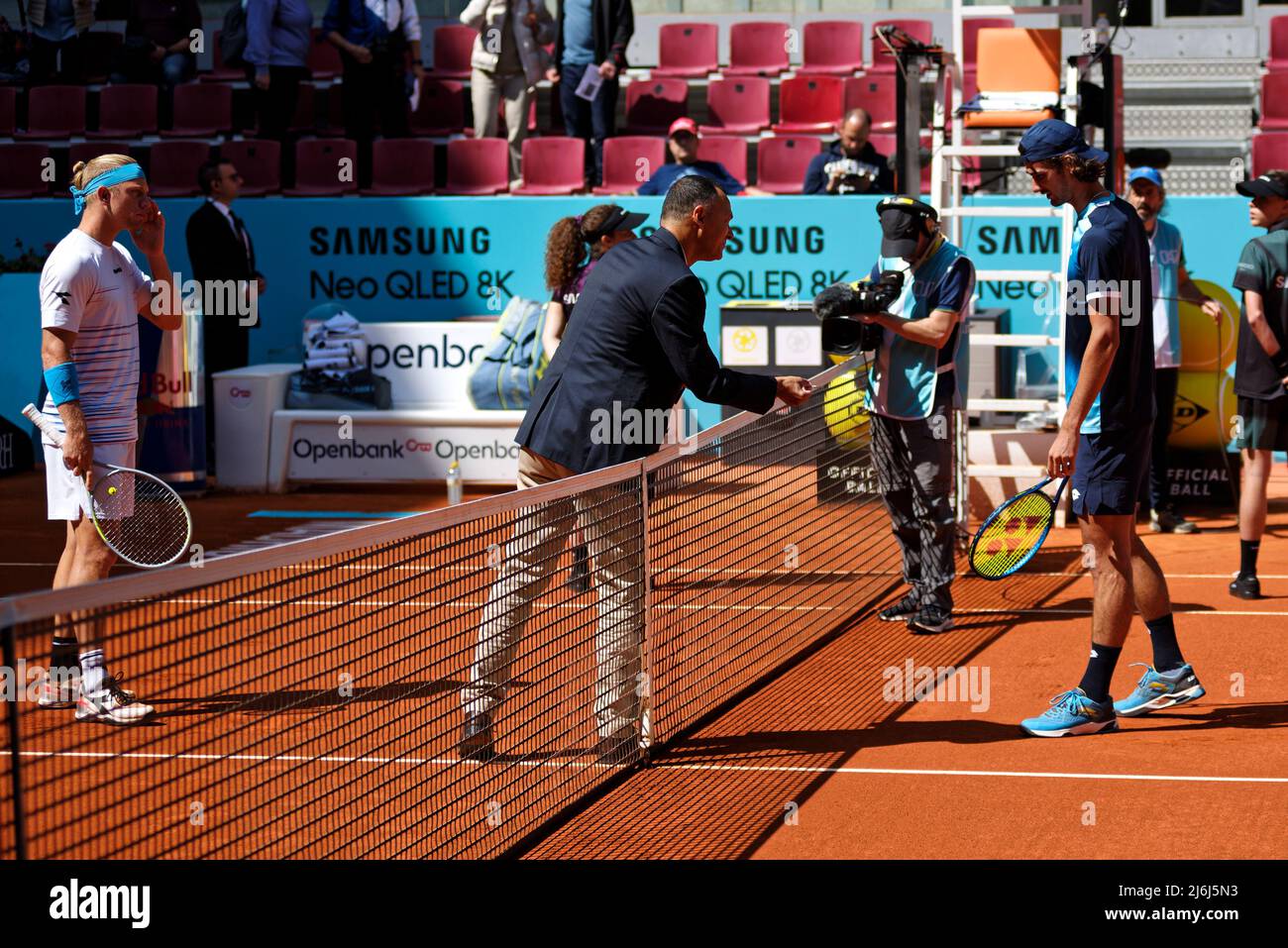 Madrid, Spagna. 02 maggio 2022. Tennis: Mutua Madrid Torneo di tennis  aperto - Madrid, individuale, uomini: Lloyd Harris (Sudafrica) V Alejandro  Davidovich Fokina (Spagna). Credit: EnriquePSans/Alamy Live News Foto stock  - Alamy