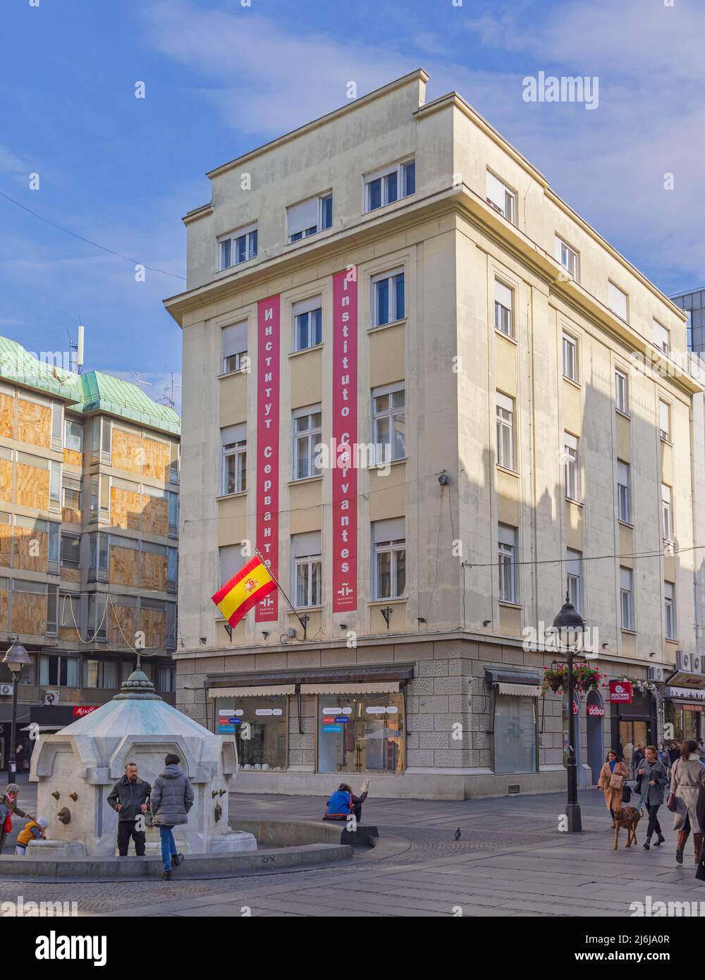 Belgrado, Serbia - 16 ottobre 2021: Cervantes Institute Spanish Cultural Center in Capital City Center zona pedonale. Foto Stock